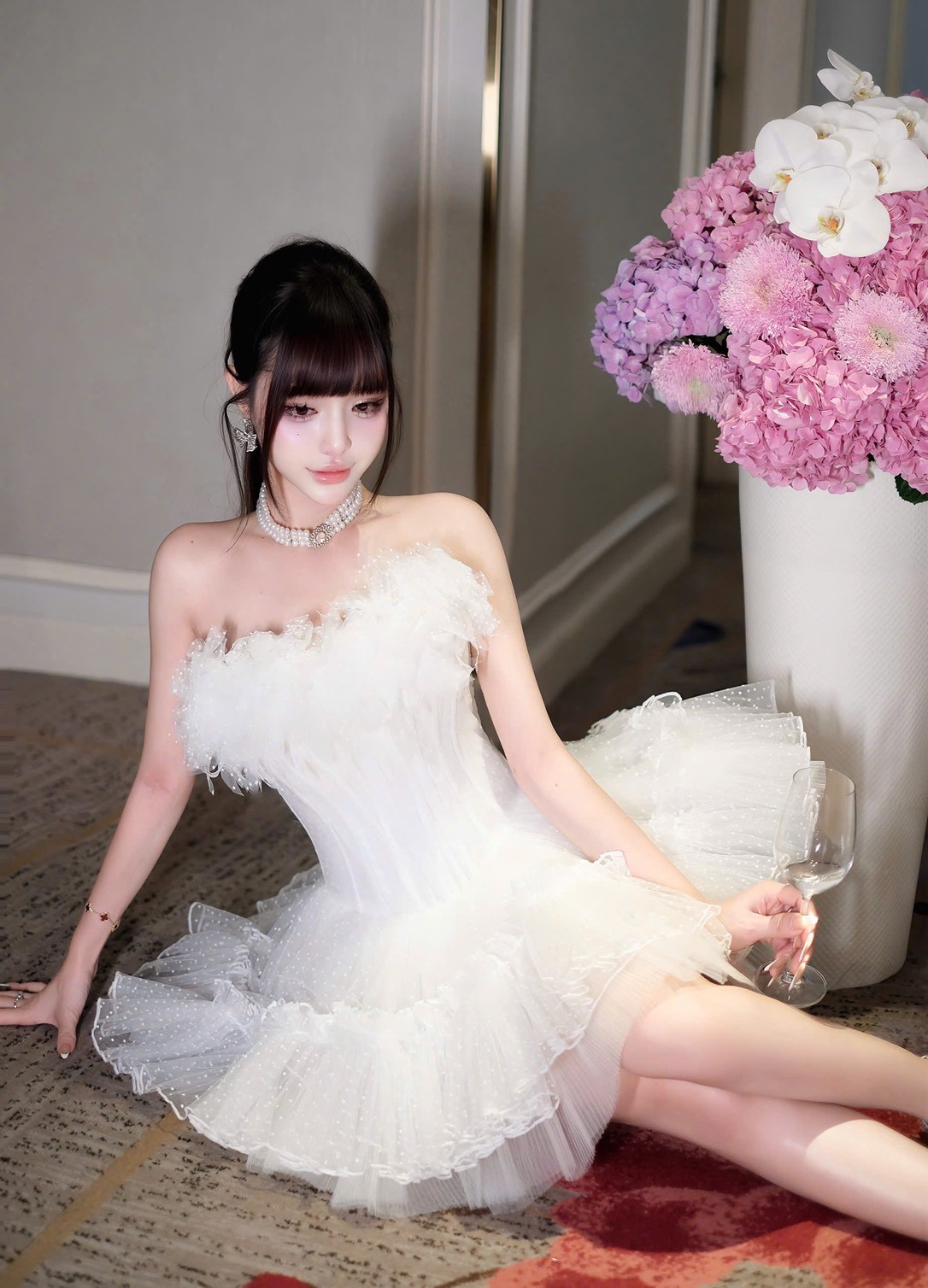 ชุดเดรส เกาะอก แต่งขน สีขาว 2026 Size M BKK - Image 2