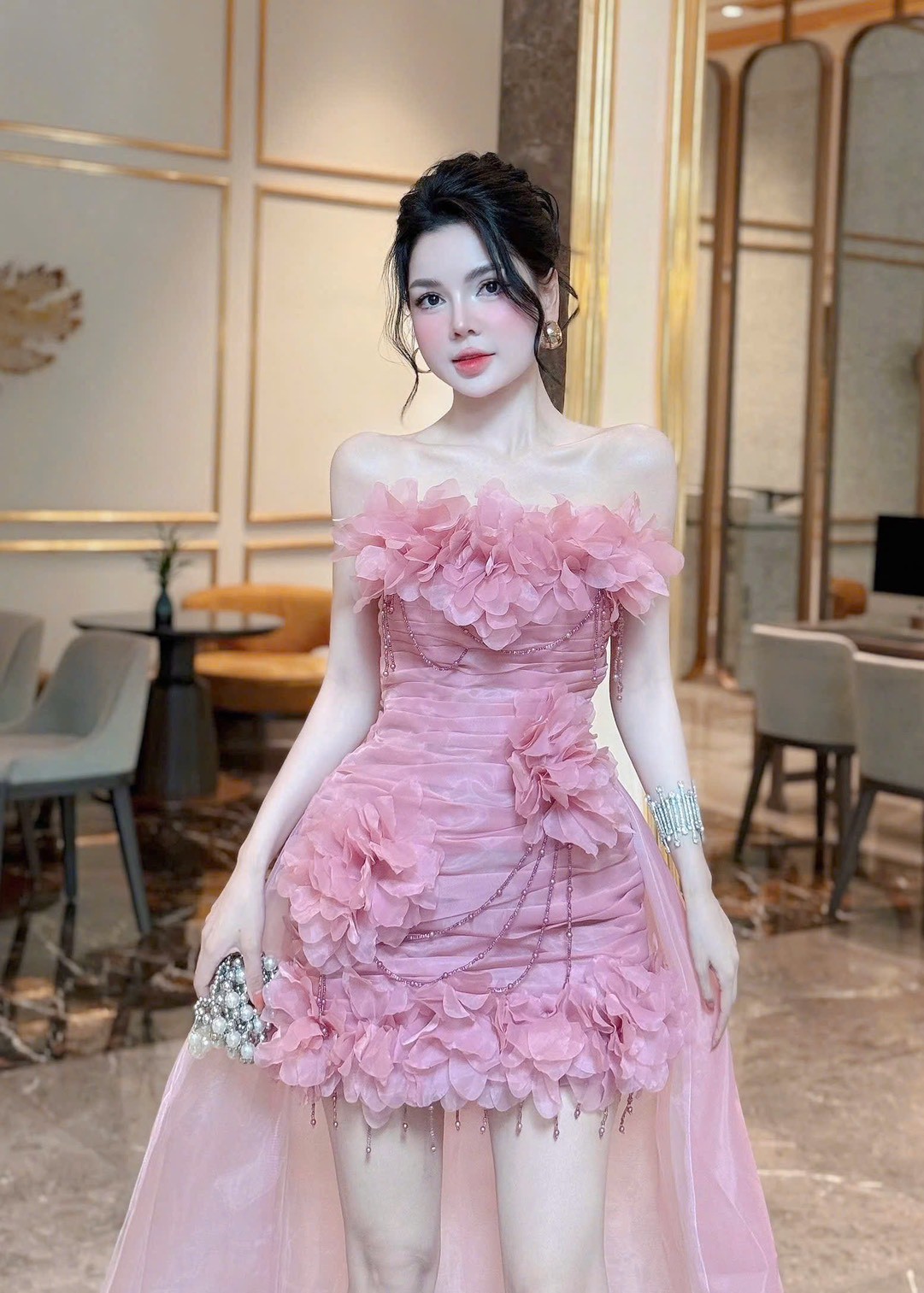 ชุดเดรส เกาะอก แต่งดอก สีชมพู แต่งหาง 2008 BKK Size M BKK
