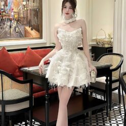 ชุดเดรส เกาะอก แต่งขน+กลิตเตอร์ สีขาว 2010 Size M BKK