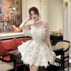ชุดเดรส เกาะอก แต่งขน+กลิตเตอร์ สีขาว 2010 Size M BKK