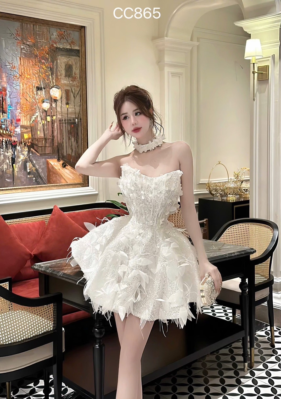 ชุดเดรส เกาะอก แต่งขน+กลิตเตอร์ สีขาว 2010 Size M BKK