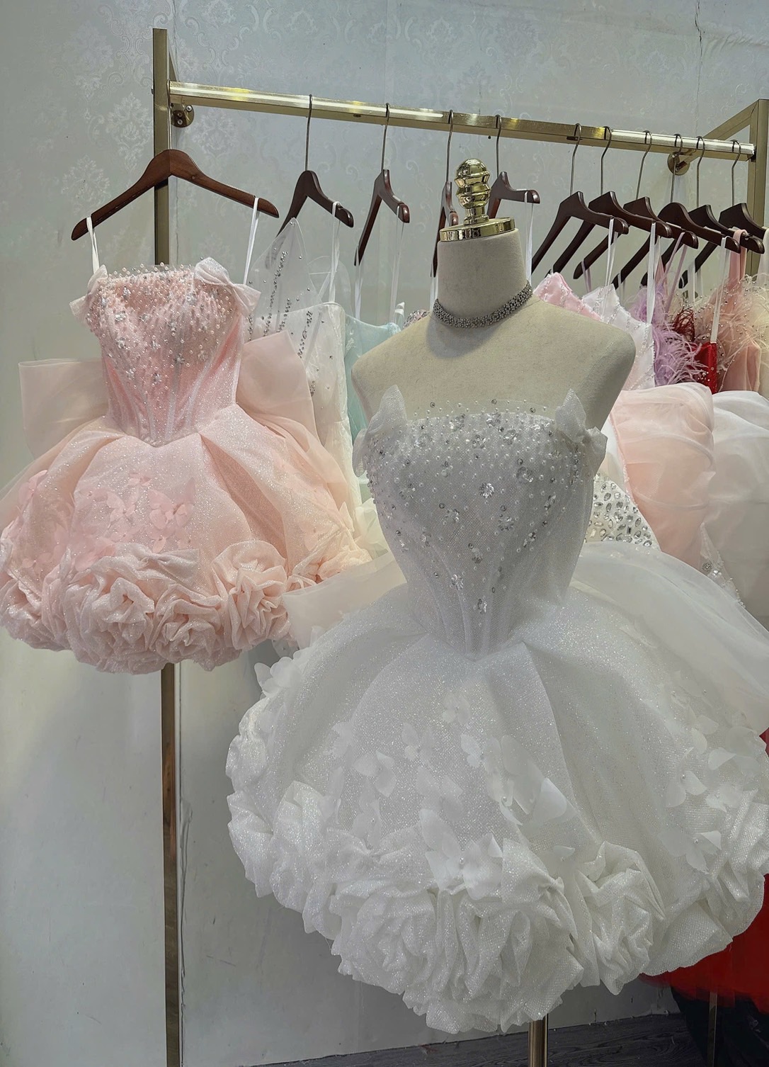 ชุดเดรส เกาะอก แต่งดอก+กลิตเตอร์ สีขาว 2020 Size S BKK - Image 4