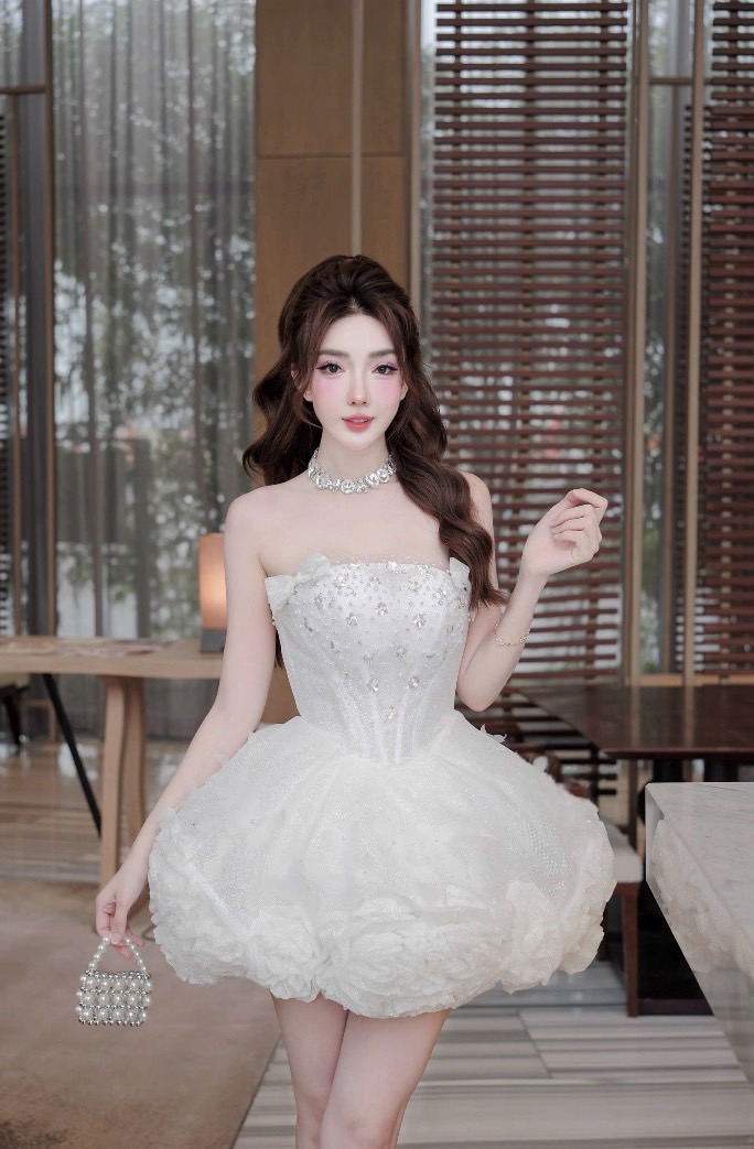 ชุดเดรส เกาะอก แต่งดอก+กลิตเตอร์ สีขาว 2020 Size S BKK