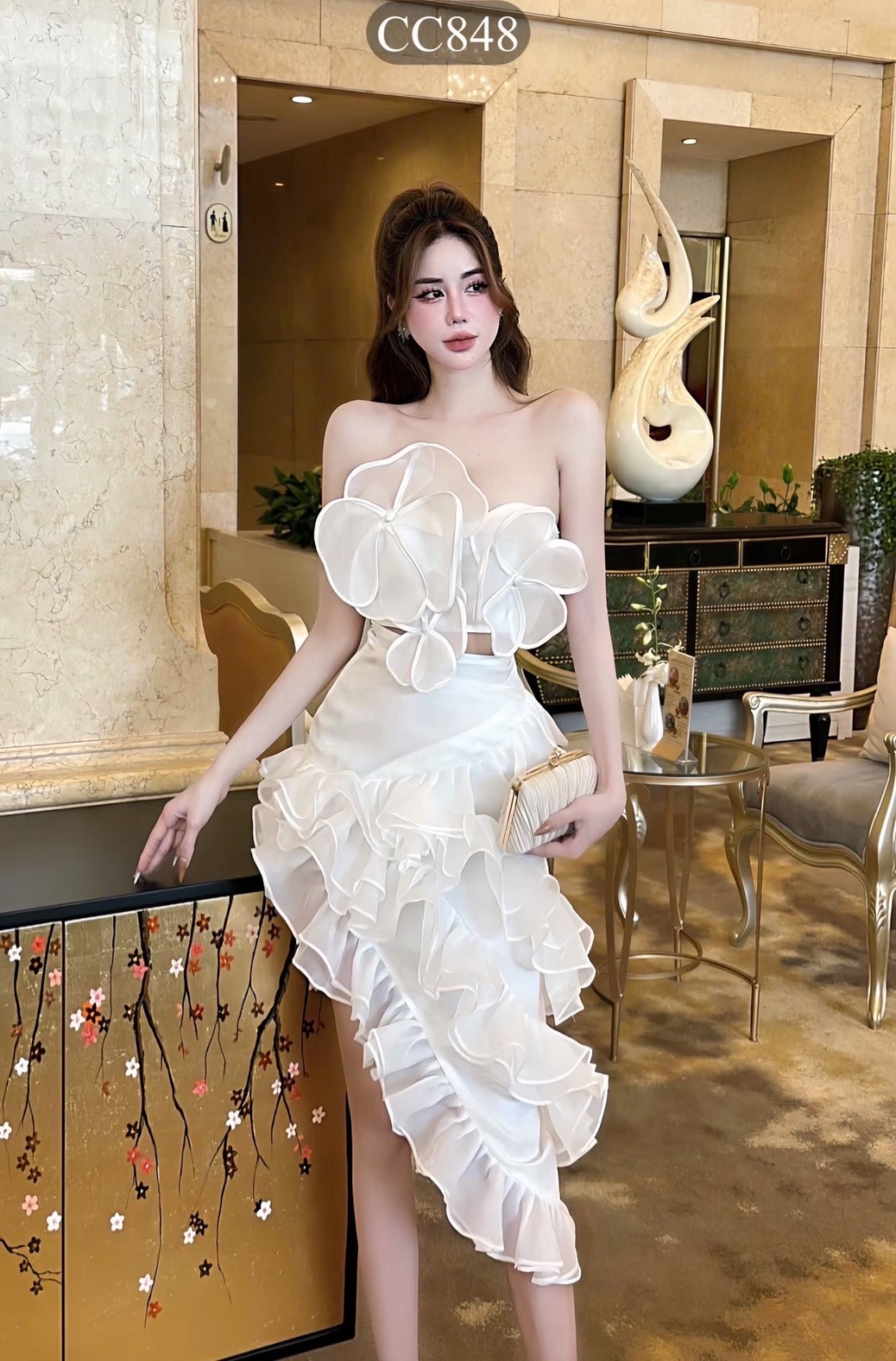 ชุดเซ็ท 2 ชิ้น เสื้อ+กระโปรง แต่งดอก สีขาว 4002 Size S BKK