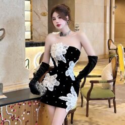ชุดเดรส เกาะอก แต่งดอก กำมะหยี่ สีดำ 2070 Size M BKK