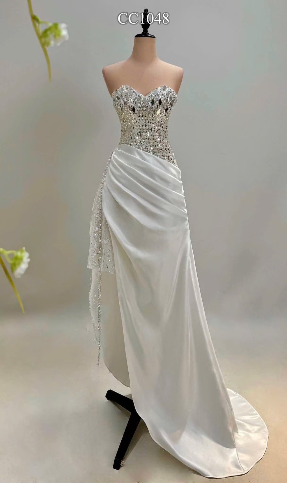 ชุดราตรียาว เกาะอก แต่งเพชร+กลิตเตอร์ สีขาว 3008 Size M BKK - Image 3