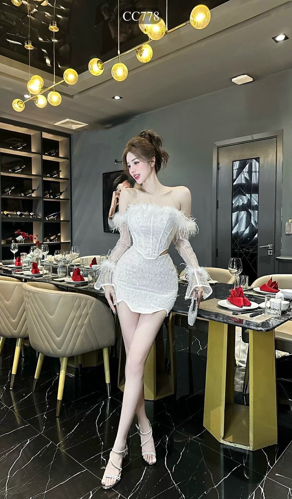 ชุดเซ็ท 2 ชิ้น เสื้อ+กระโปรง แต่งกลิตเตอร์ สีขาว 4006 Size S BKK