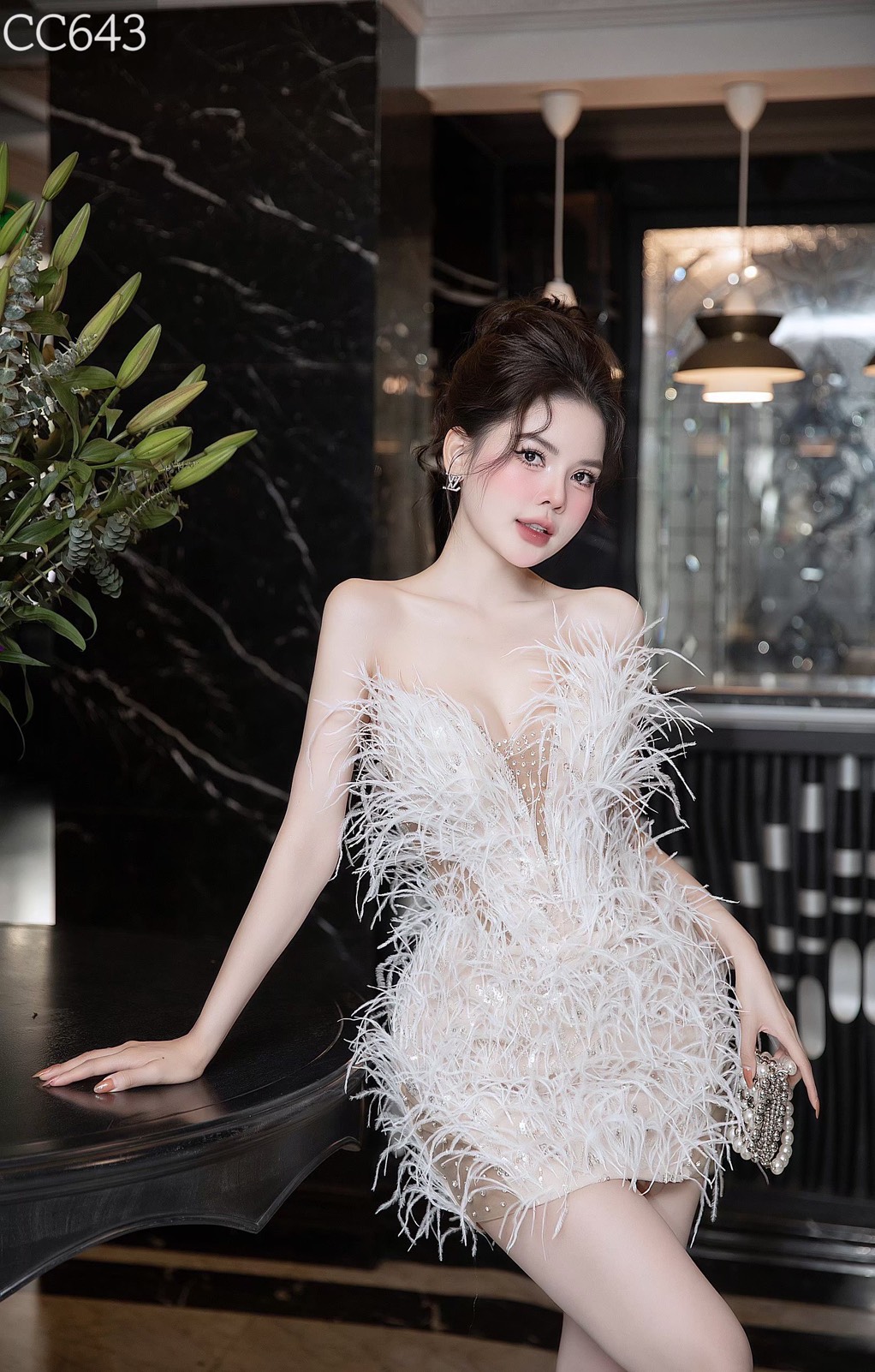 ชุดเดรส เกาะอก แต่งขน สีขาว-ครีม 2087 Size M BKK - Image 2