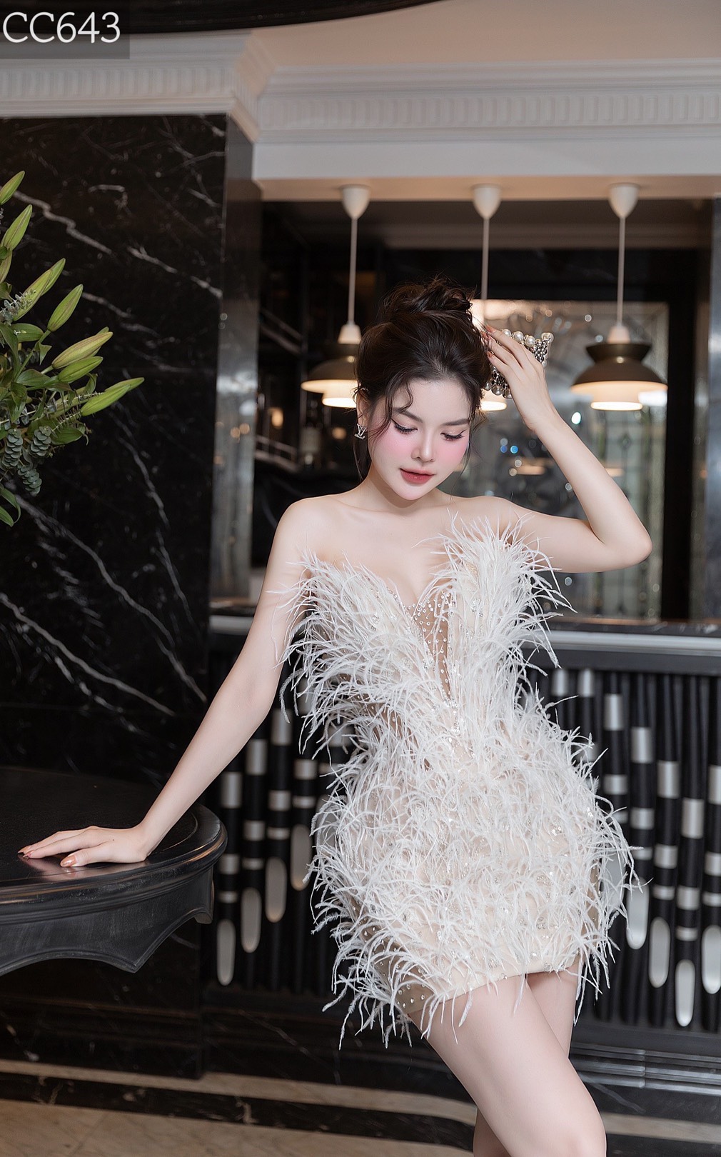 ชุดเดรส เกาะอก แต่งขน สีขาว-ครีม 2087 Size M BKK