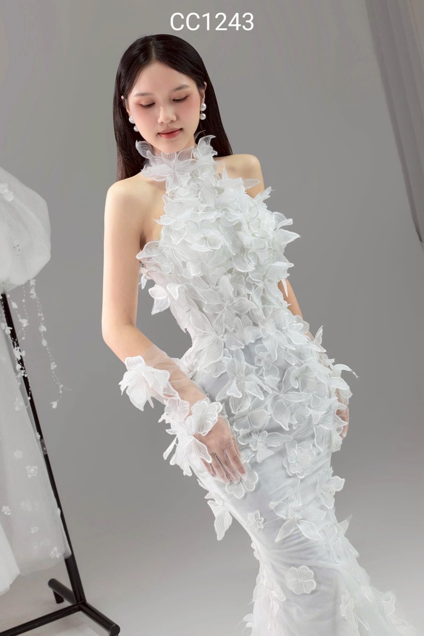 ชุดแต่งงาน ราตรียาว คล้องคอ แต่งดอก สีขาว 3020 Size M BKK - Image 2
