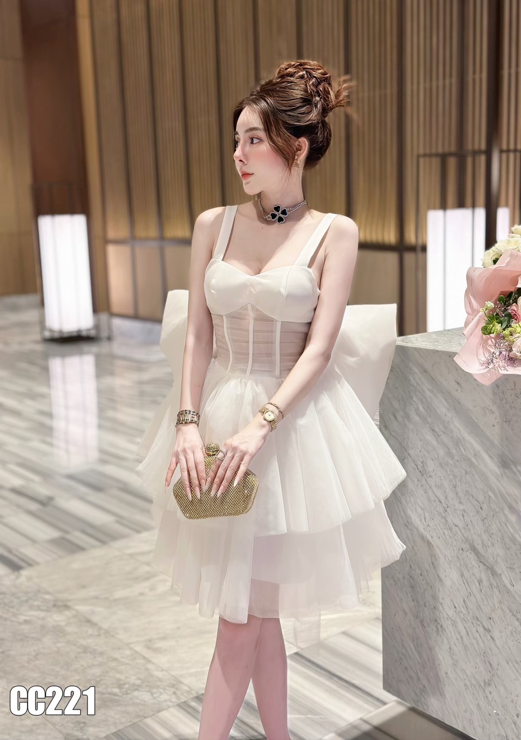 ชุดเดรส แต่งโบว์ ฟูฟ่อง สีขาว 2121 Size M BKK