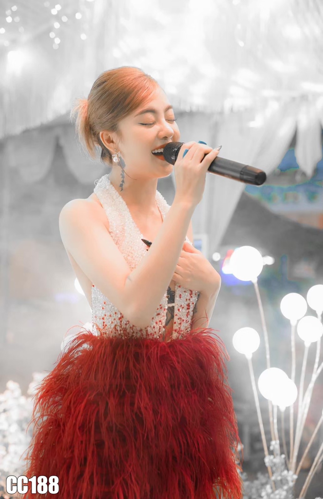 ชุดเดรส คล้องคอ แต่งขน+มุก สีขาว-แดง 2128 Size S BKK - Image 2