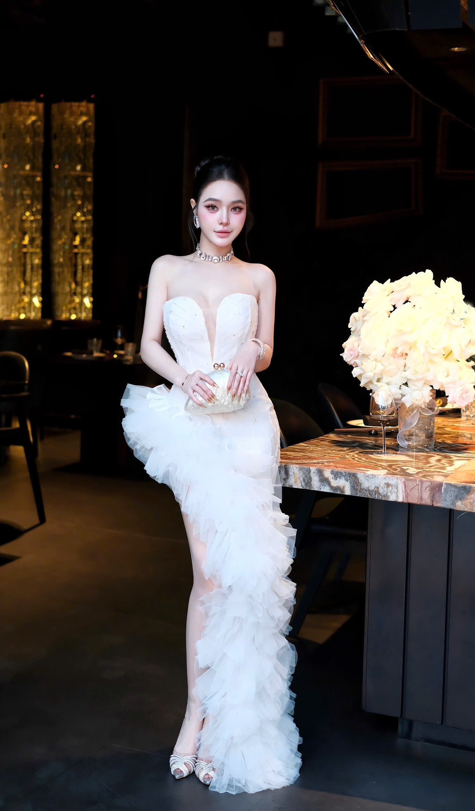 ชุดเดรส ราตรียาว แต่งมุก+เพชร สีขาว 3032 Size M BKK