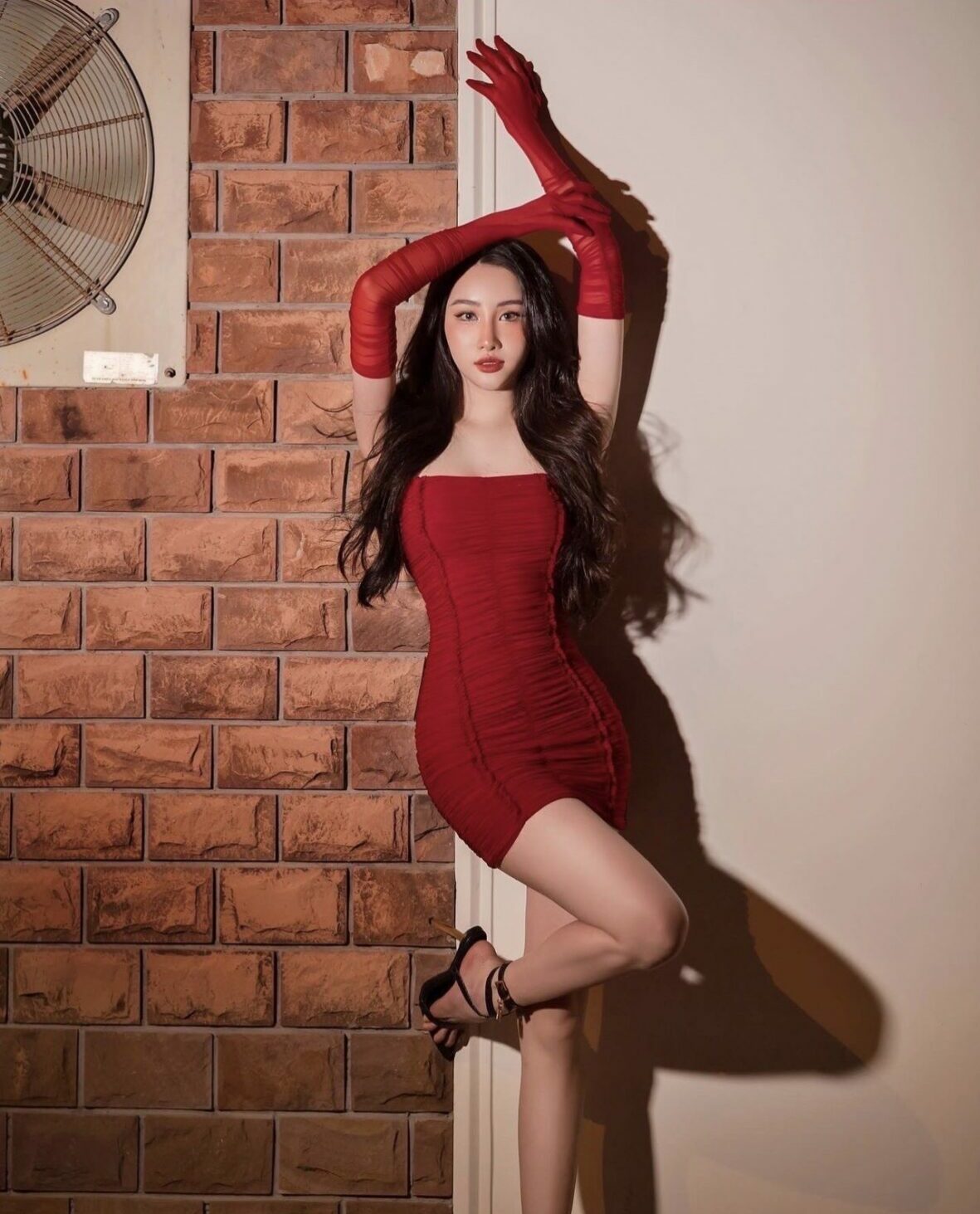 ชุดเดรส เกาะอก + ถุงมือ สีแดง Tipblu 2149 Size S-M BKK