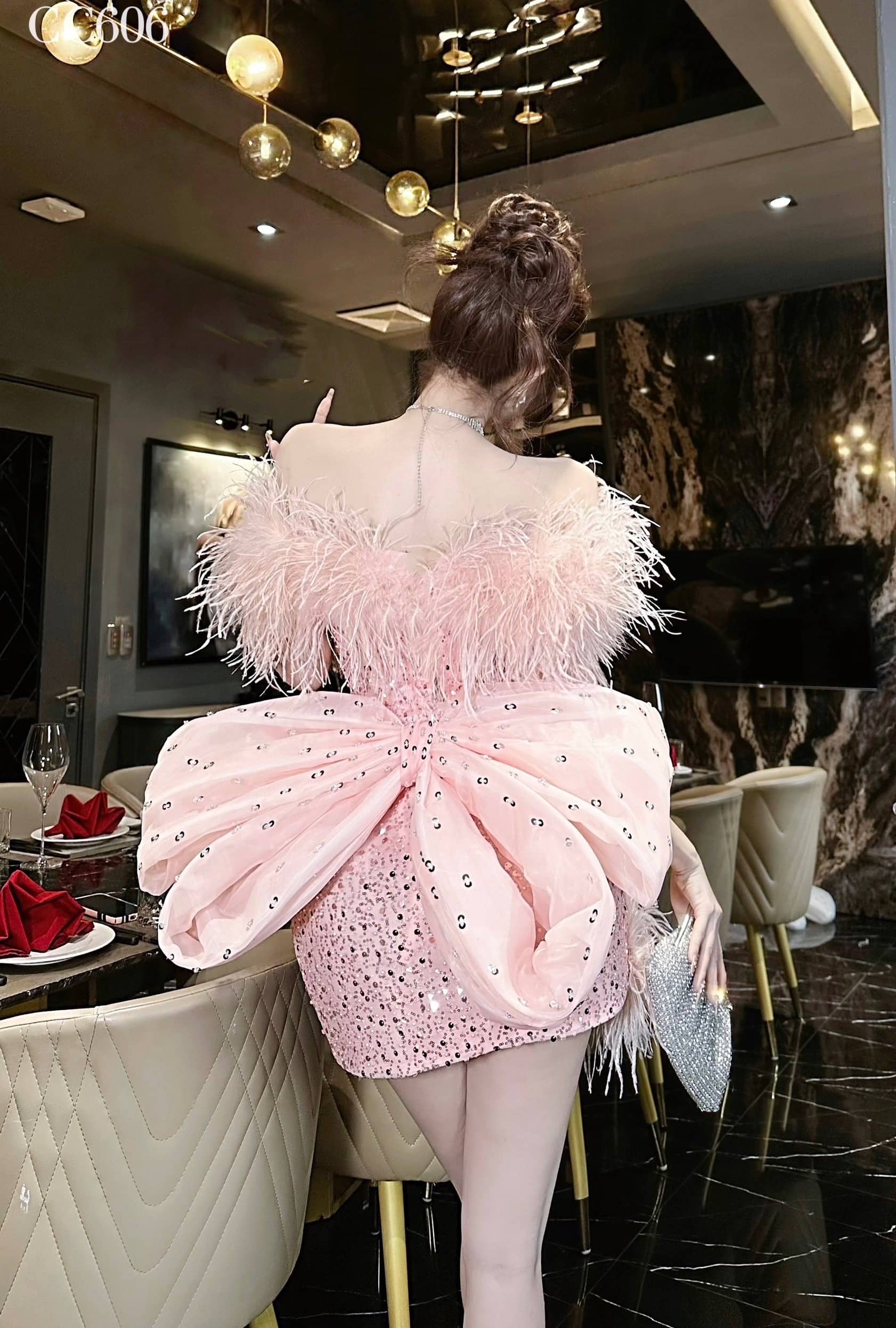 ชุดเดรส ปาดไหล่ ขนนก แต่งกลิตเตอร์ สีชมพู 2098 Size S BKK - Image 4