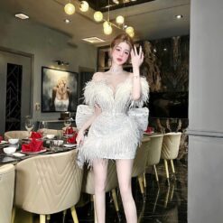 ชุดเดรส ปาดไหล่ ขนนก แต่งกลิตเตอร์ สีขาว 2004 Size L , XL BKK