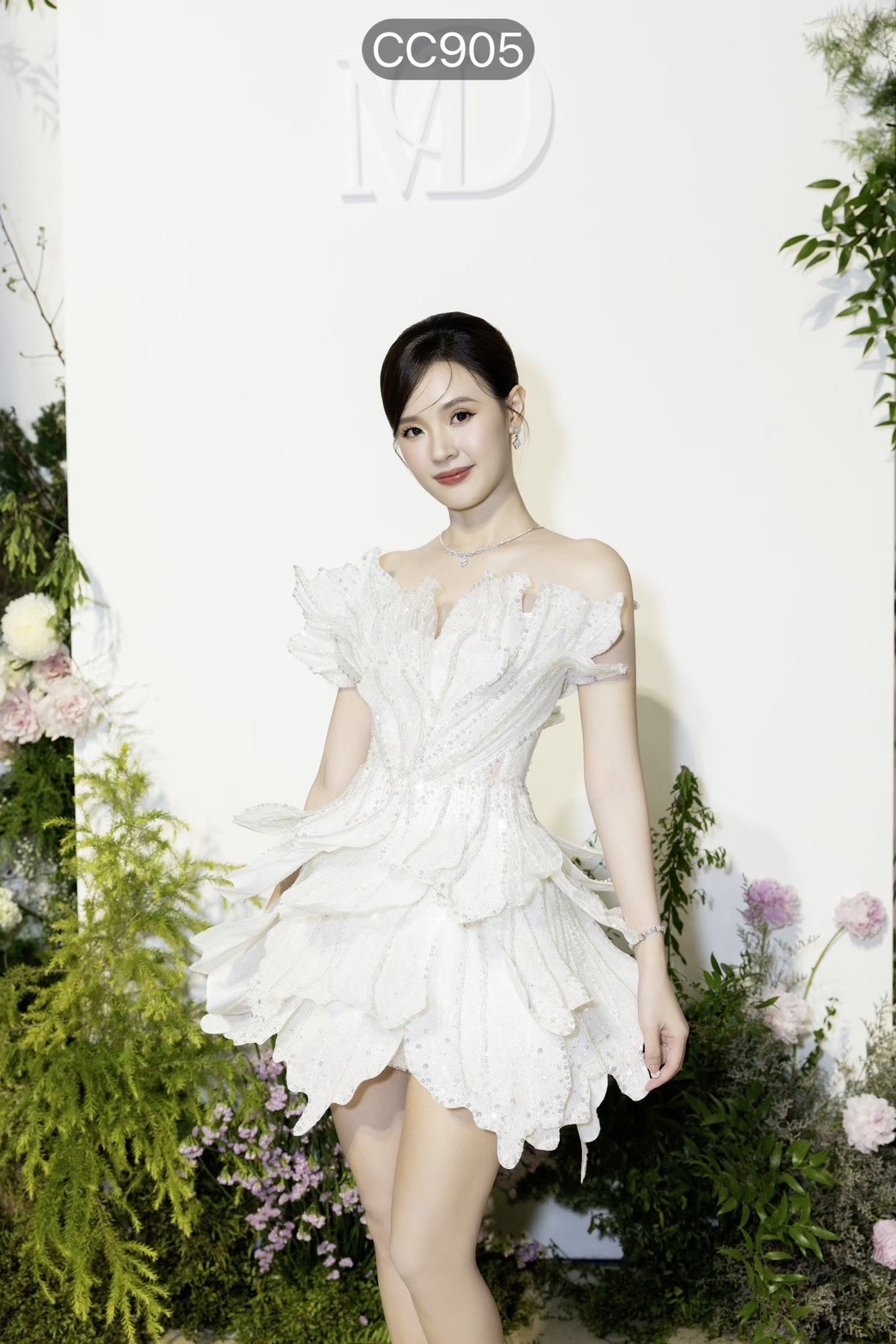 ชุดเดรส แต่งดอก+กลิตเตอร์ สีขาว 2102 Size M BKK - Image 2