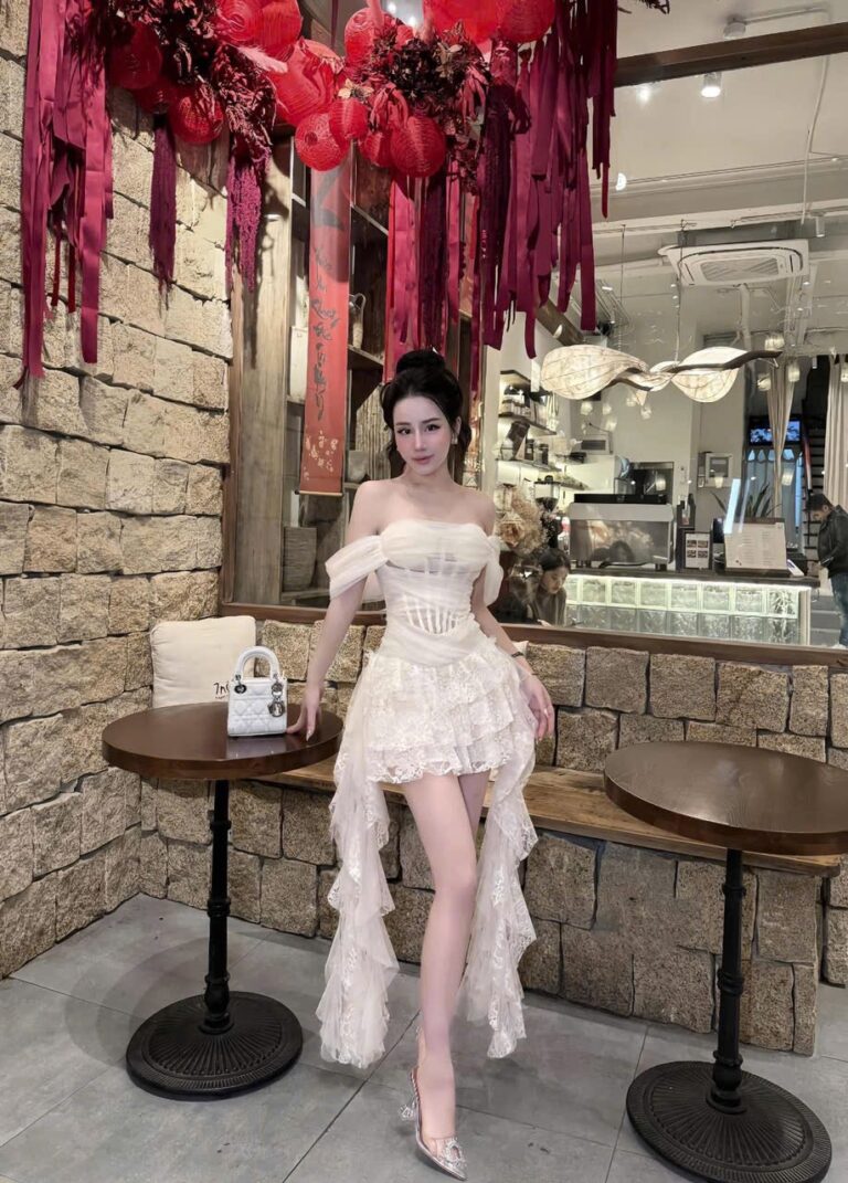 ชุดเดรส ปาดไหล่ ลูกไม้ แต่งระบาย สีขาว-ครีม 2041 Size M BKK - Image 3