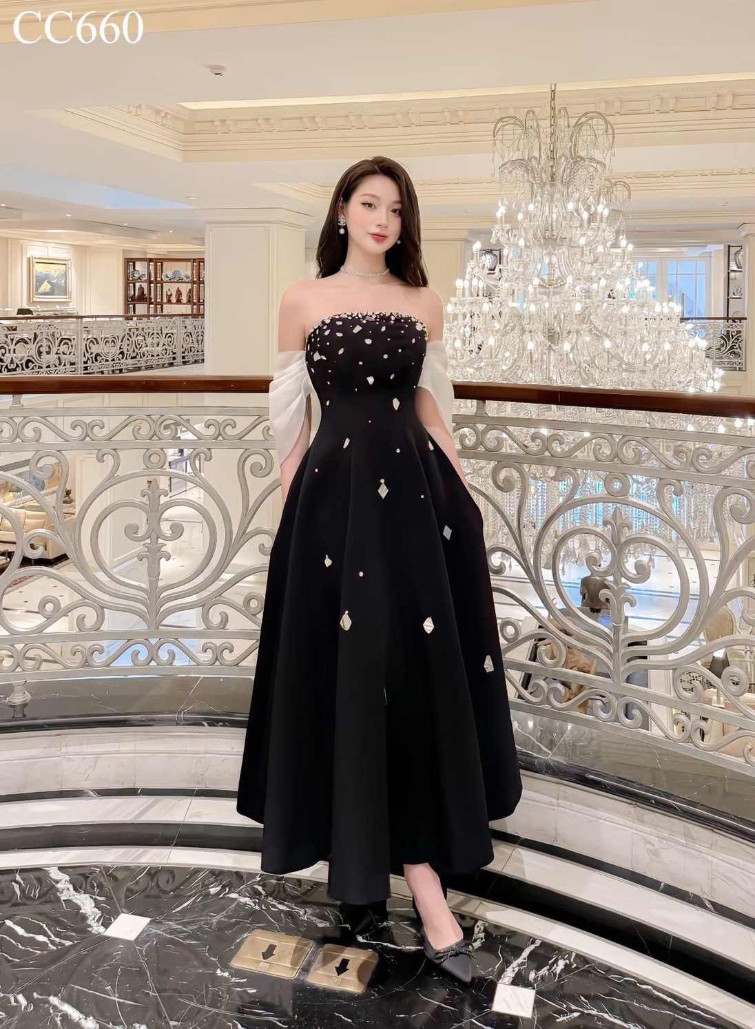 ชุดราตรียาว ปาดไหล่ แต่งเพชร สีดำ 3017 Size S-M BKK
