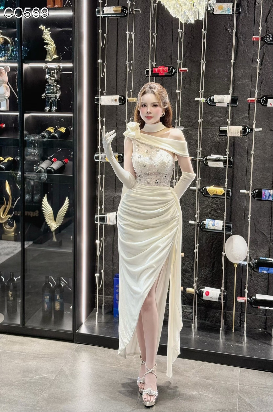 ชุดราตรียาว ปาดไหล่ แต่งเพชร สีขาว-ครีม 3015 Size S BKK