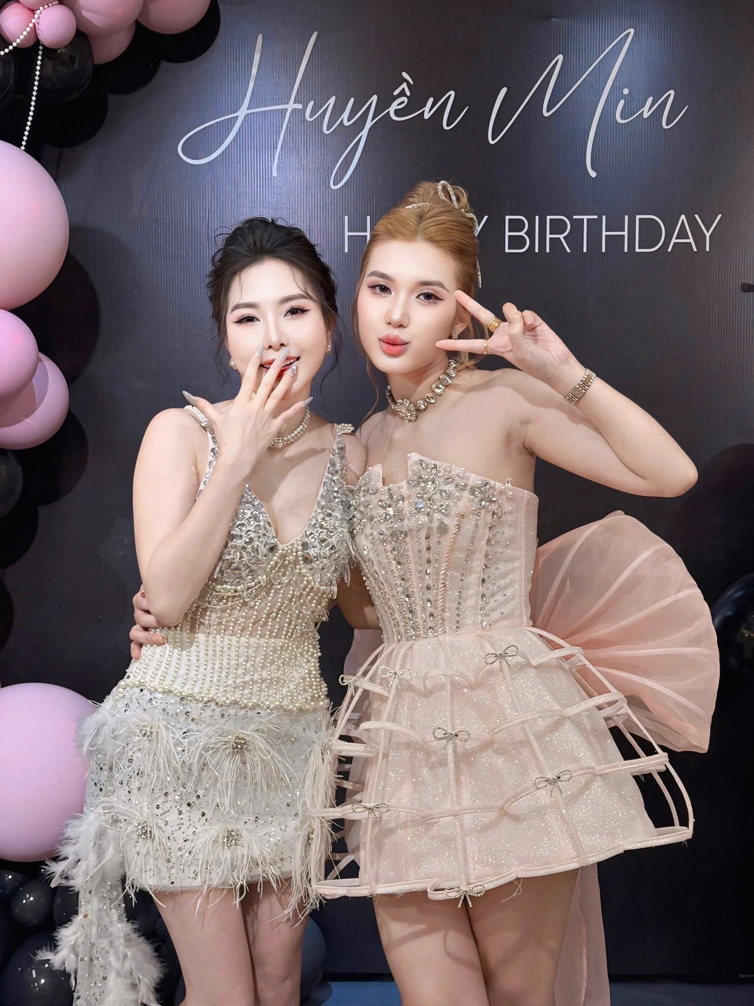 ชุดเดรส เกาะอก แต่งเพชร+โบว์ สีชมพู 2050 Size L BKK - Image 5