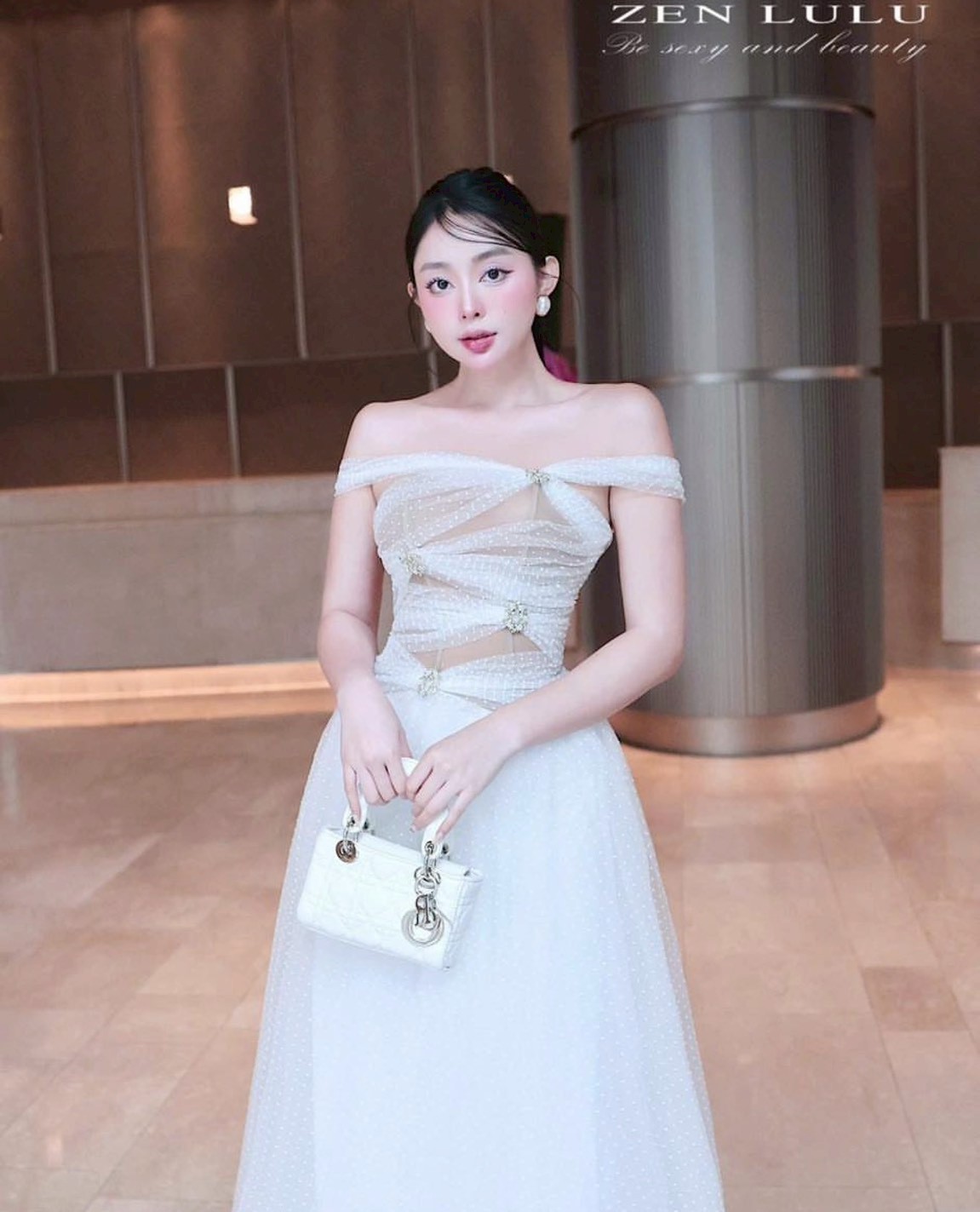 ชุดราตรี ปาดไหล่ สีขาว ZEN LULU 3067 SIZE S-M BKK - Image 2