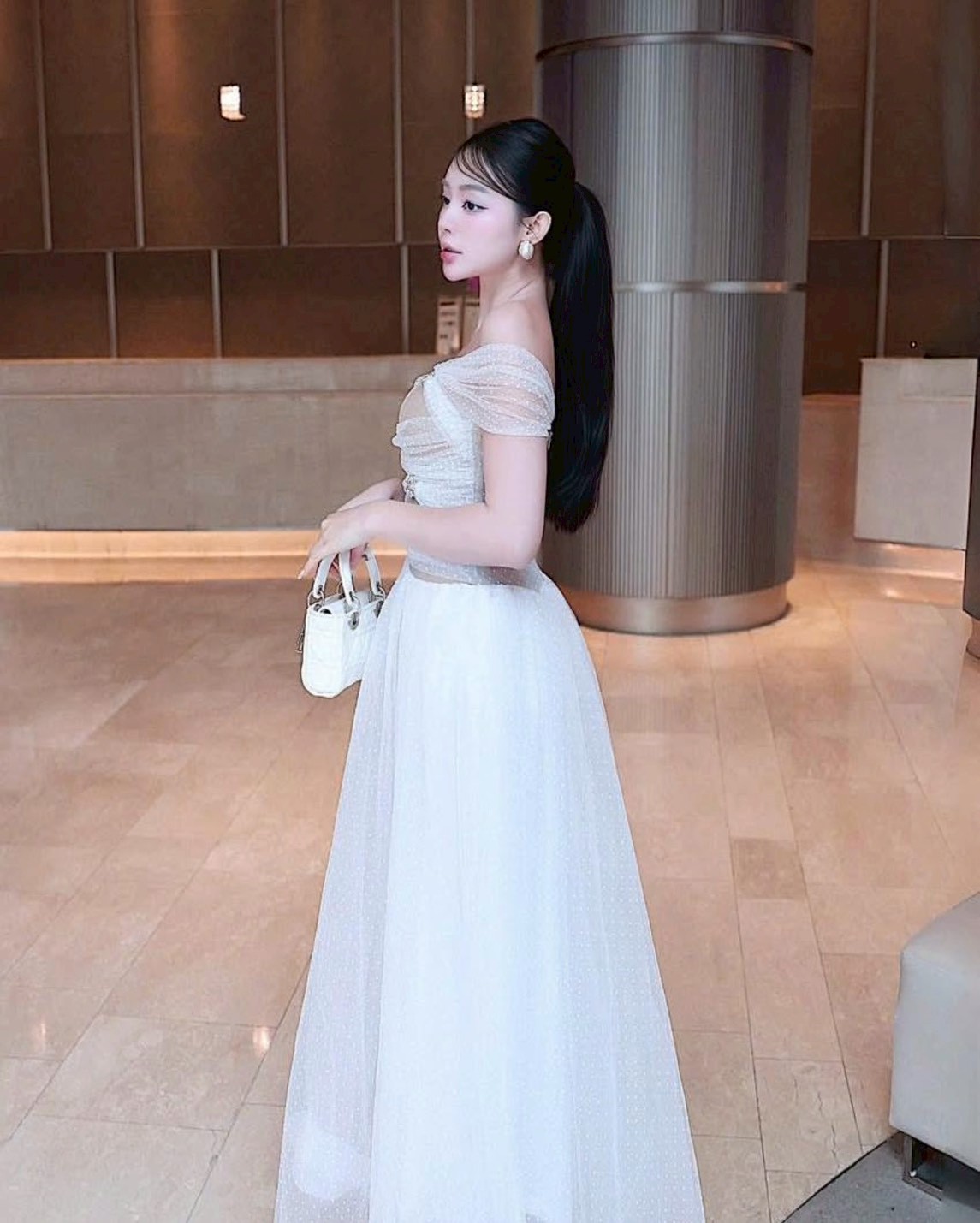 ชุดราตรี ปาดไหล่ สีขาว ZEN LULU 3067 SIZE S-M BKK - Image 4