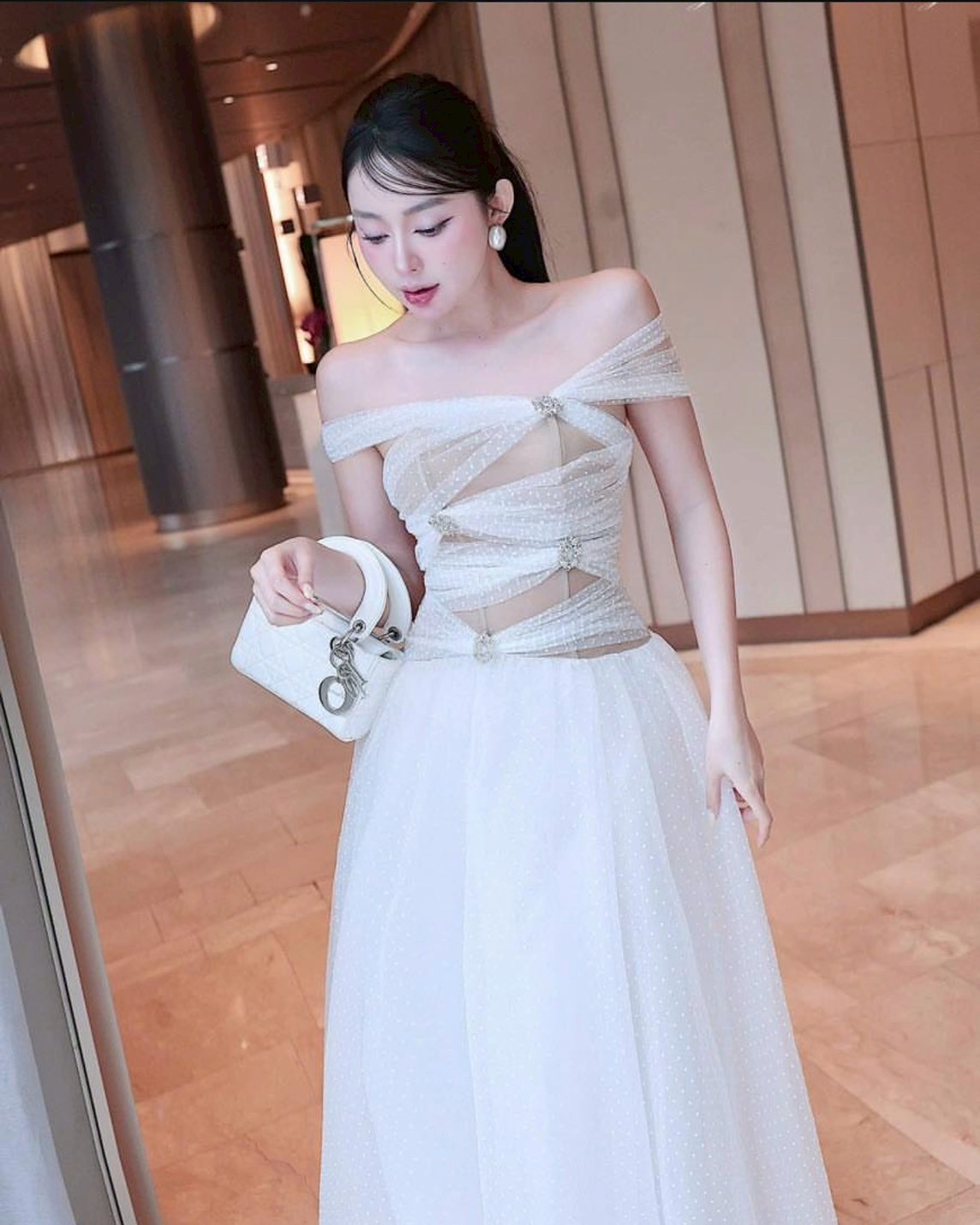 ชุดราตรี ปาดไหล่ สีขาว ZEN LULU 3067 SIZE S-M BKK - Image 5