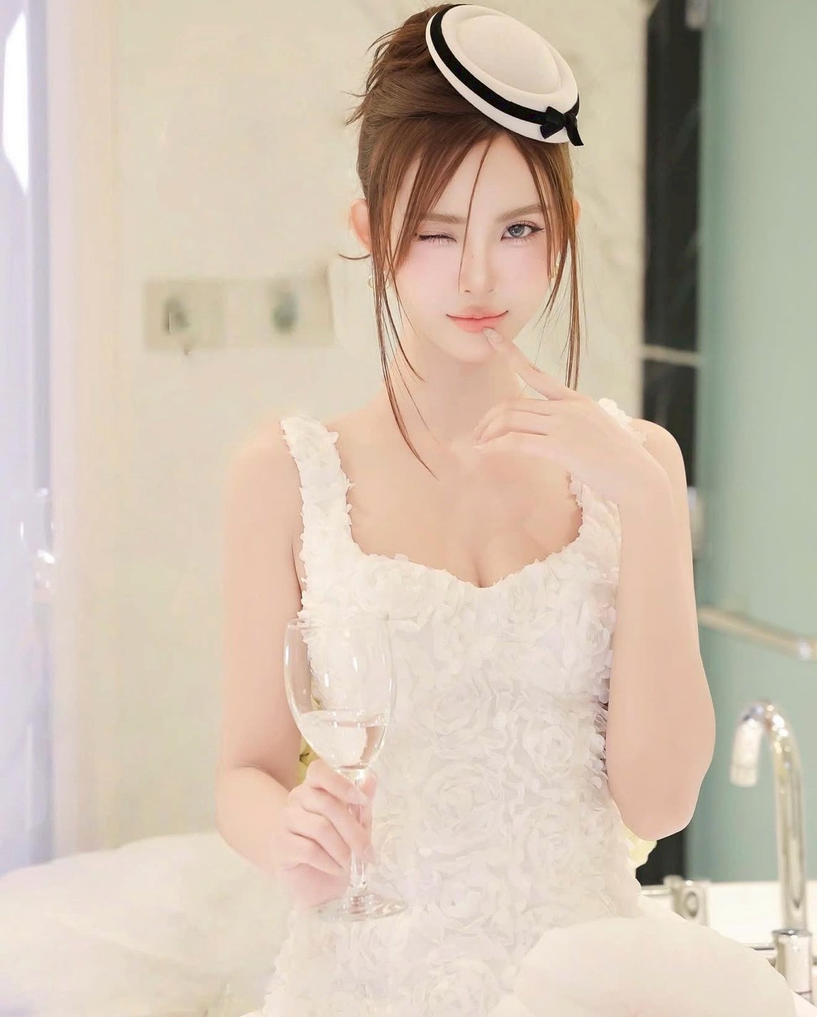 ชุดเดรส สายเดียว แต่งดอกกุหลาบ สีขาว TRANALI 2206 SIZE S-M BKK - Image 6