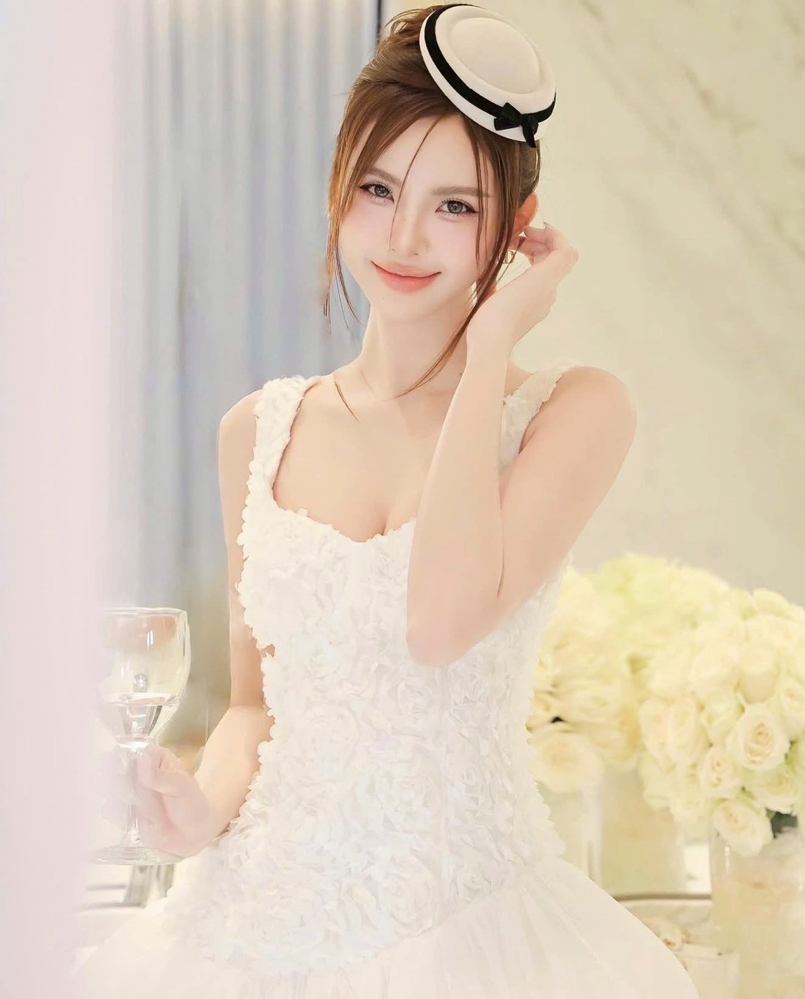 ชุดเดรส สายเดียว แต่งดอกกุหลาบ สีขาว TRANALI 2206 SIZE S-M BKK - Image 5