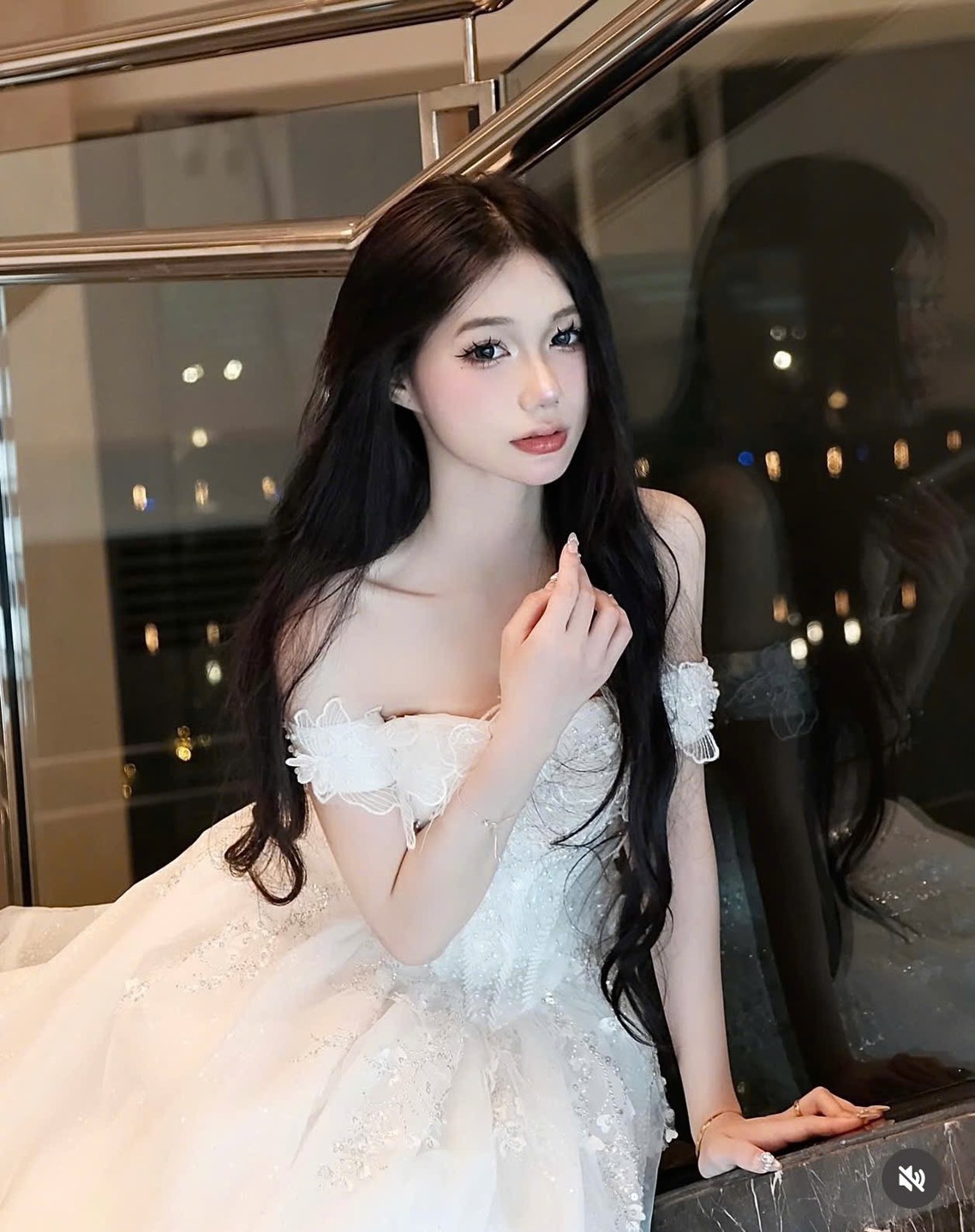 ชุดเดรส ปาดไหล่ แต่งดอก สีขาว Brand HiSo 2162 Size S BKK - Image 5