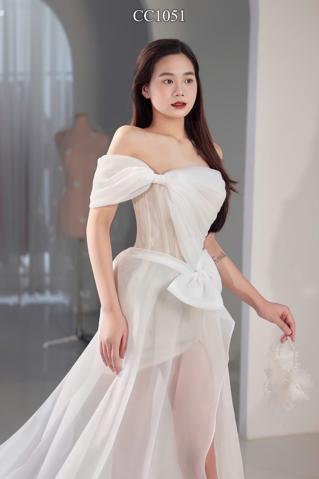 ชุดเดรส-ราตรี แต่งงาน แต่งโบว์ สีขาว Brand HiSo 3047 Size S-M BKK - Image 3