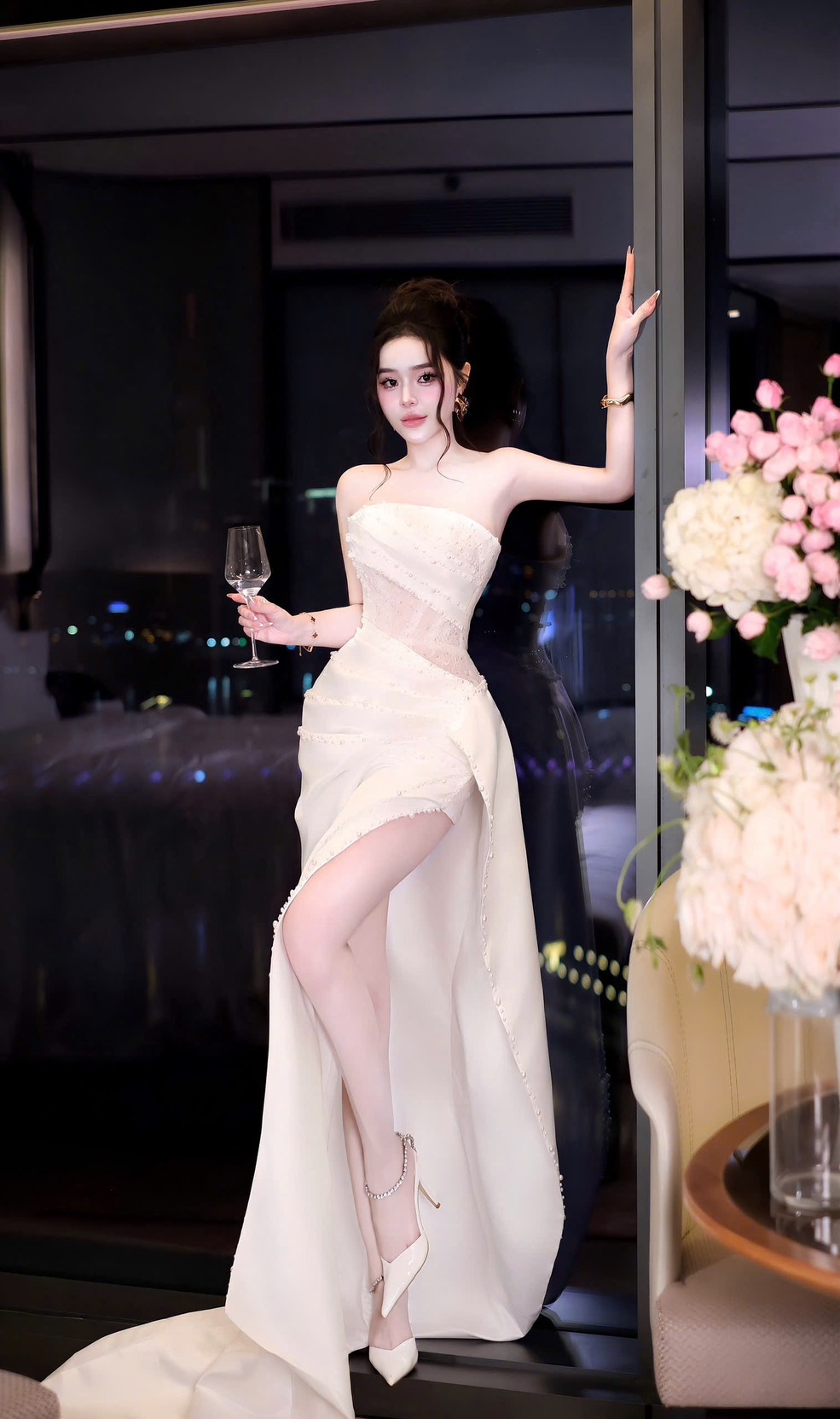 ชุดราตรียาว เกาะอก แต่งมุก สีขาว Brand HiSo 3071 Size S-M BKK - Image 2