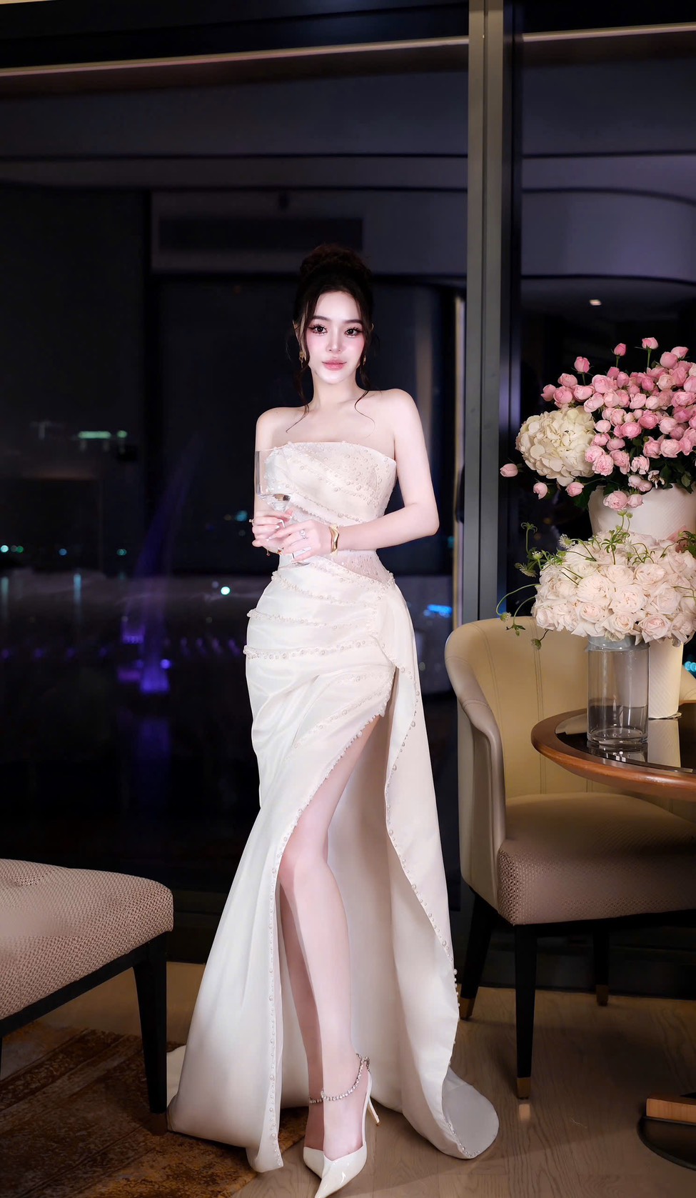 ชุดราตรียาว เกาะอก แต่งมุก สีขาว Brand HiSo 3071 Size S-M BKK - Image 3