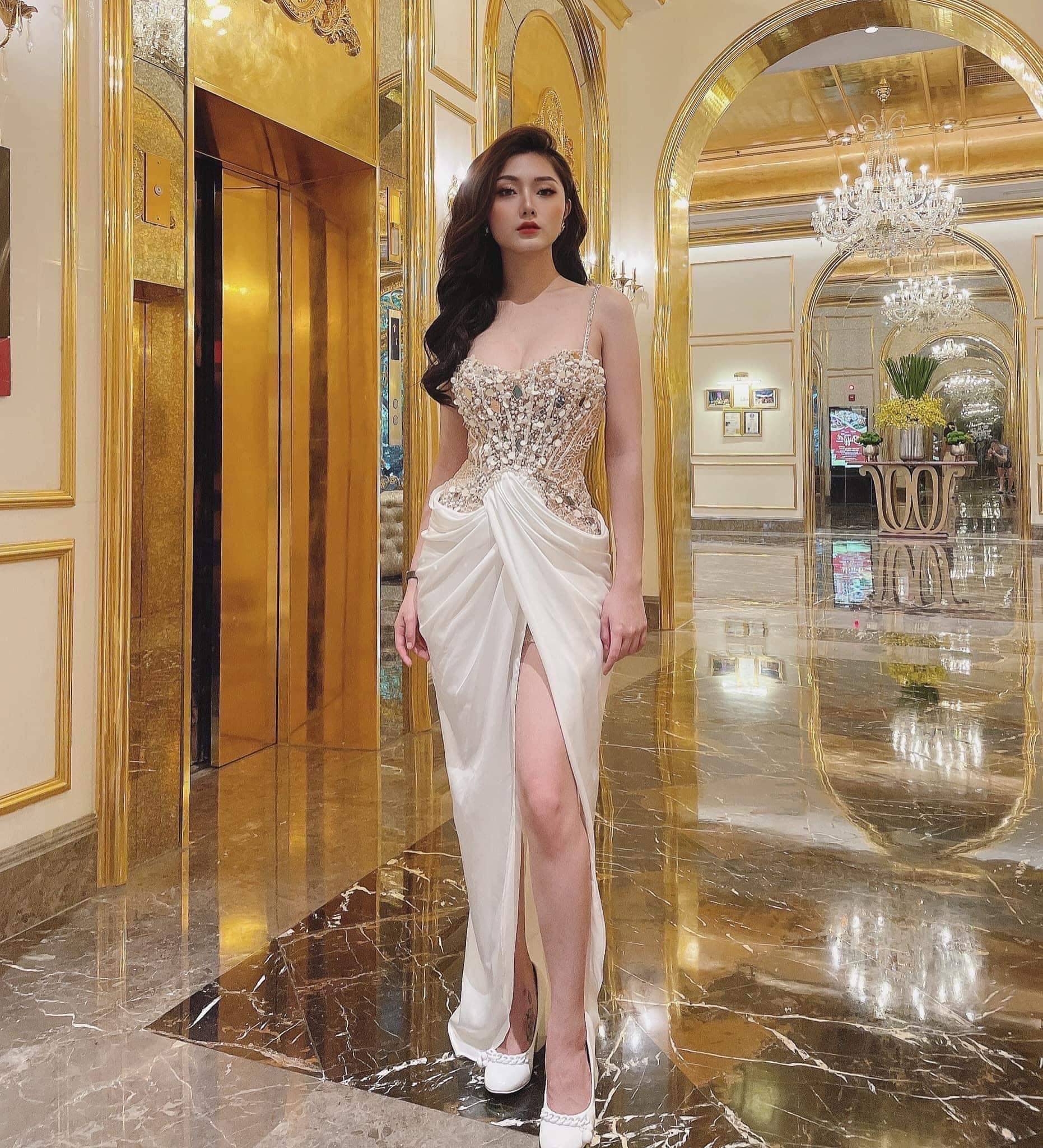 ชุดเดรส แต่งมุก สีขาว Brand HiSo 3045 Size S-M BKK