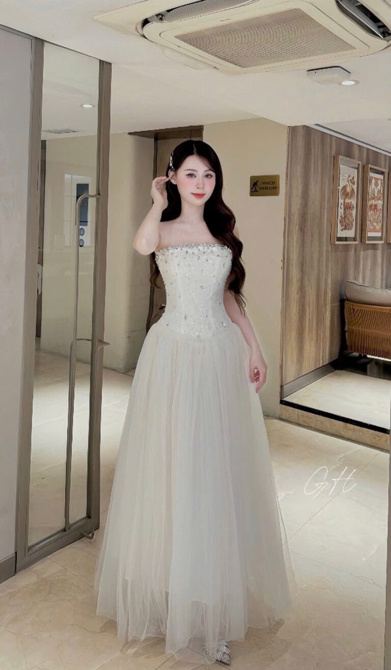 ชุดราตรี เกาะอก แต่งเพชร สีขาว 3048 Size M BKK