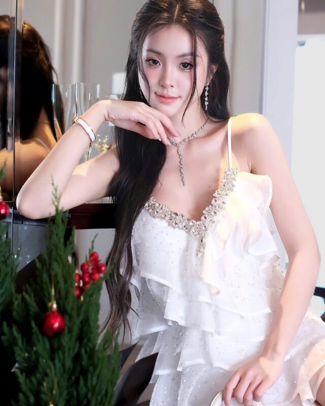 ชุดเดรส สายเดี่ยว แต่งเพชร สีขาว Brand Wabisabi 2157 Size S,M BKK - Image 3