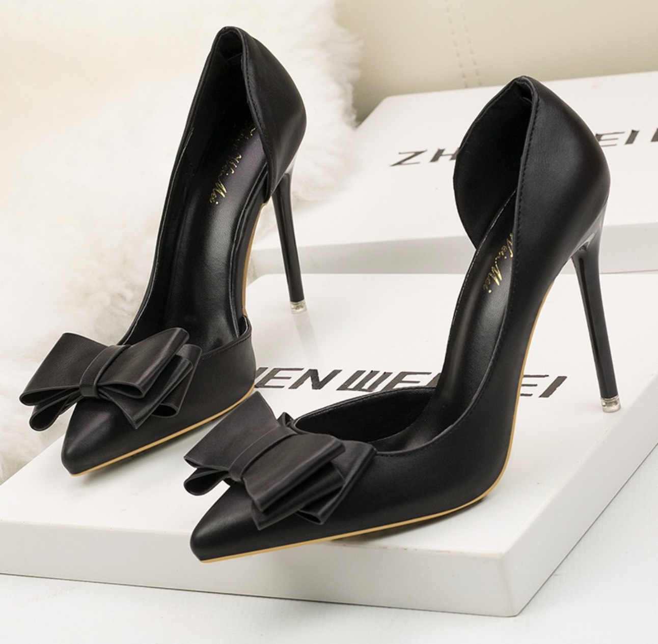 รองเท้า แต่งโบว์ สีขาว สีชมพู สีดำ สีแดง 9002 Size 38 BKK - Image 3