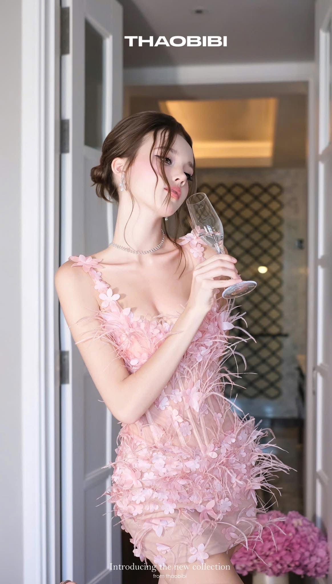 ชุดเดรส สายเดี่ยว แต่งขน+ดอก สีชมพู RAND THAOBIBI 2220 Size M BKK - Image 4