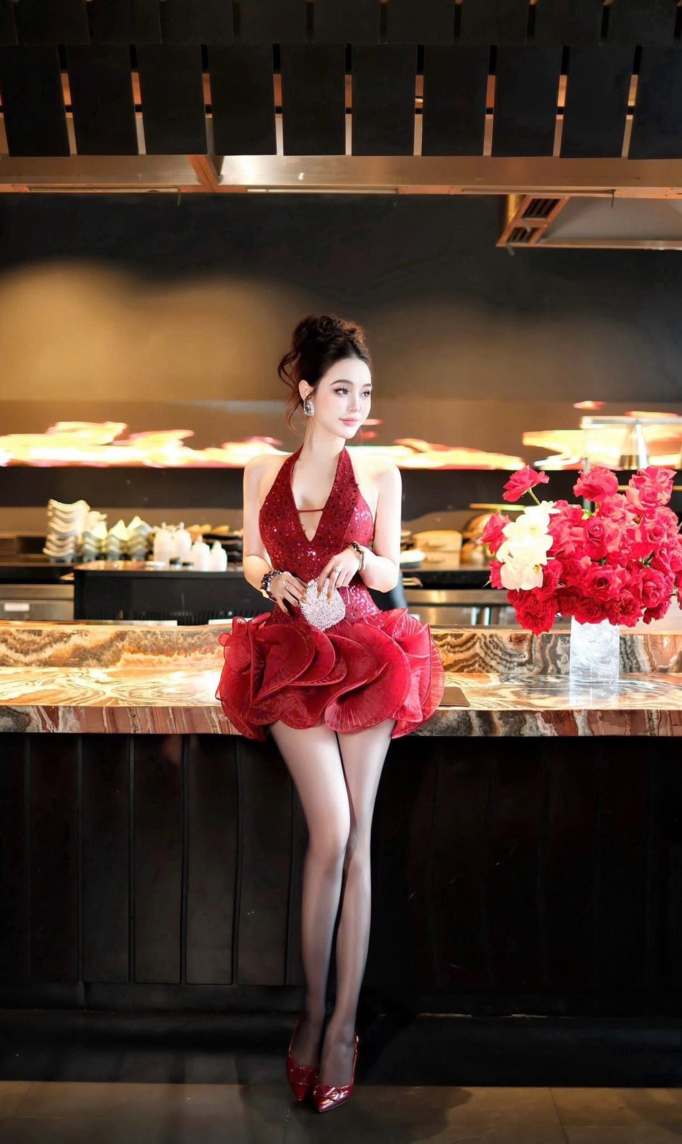 ชุดเดรส คล้องคอ แต่งดอก กลิตเตอร์ สีดำ สีแดงBrand HiSo 2238Size S-M BKK - Image 11