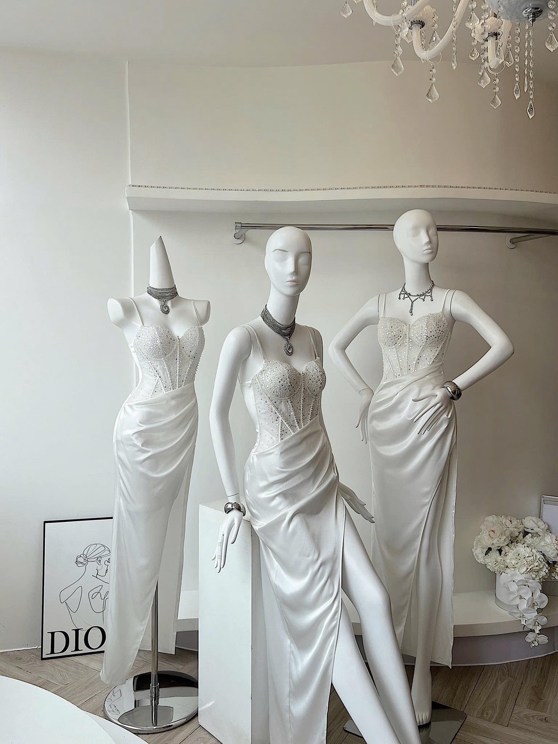 ชุดเดรส สายเดี่ยว แต่งกลิตเตอร์ สีขาว BRAND ZEN LULU 2237 Size S BKK