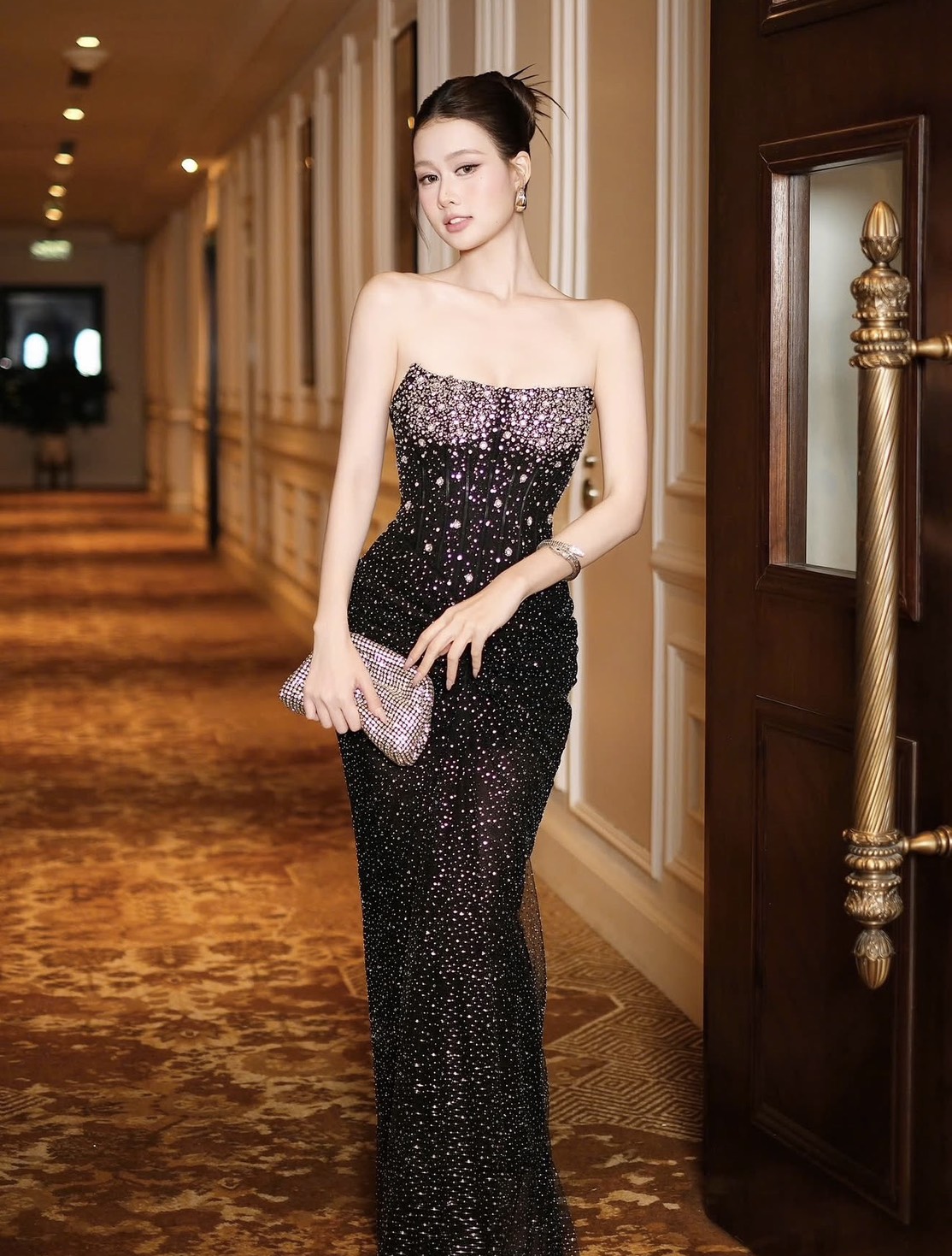 ชุดเดรส ราตรียาว เกาะอก แต่งเพรช สีดำ สีครีมทอง BRAND OBIBI 3078 SizeS BKK - Image 7