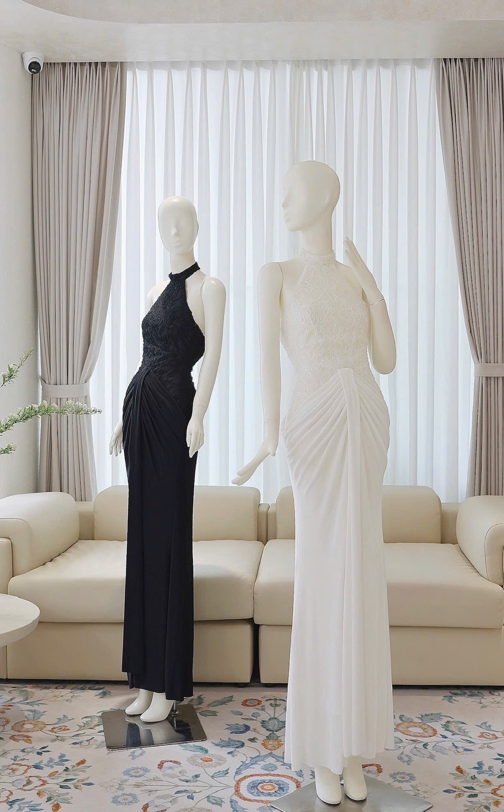 ชุดเดรส ราตรียาว คล้องคอ ลายลูกไม้ สีขาว BRAND OBIBI 3083 Size S-M BKK - Image 9