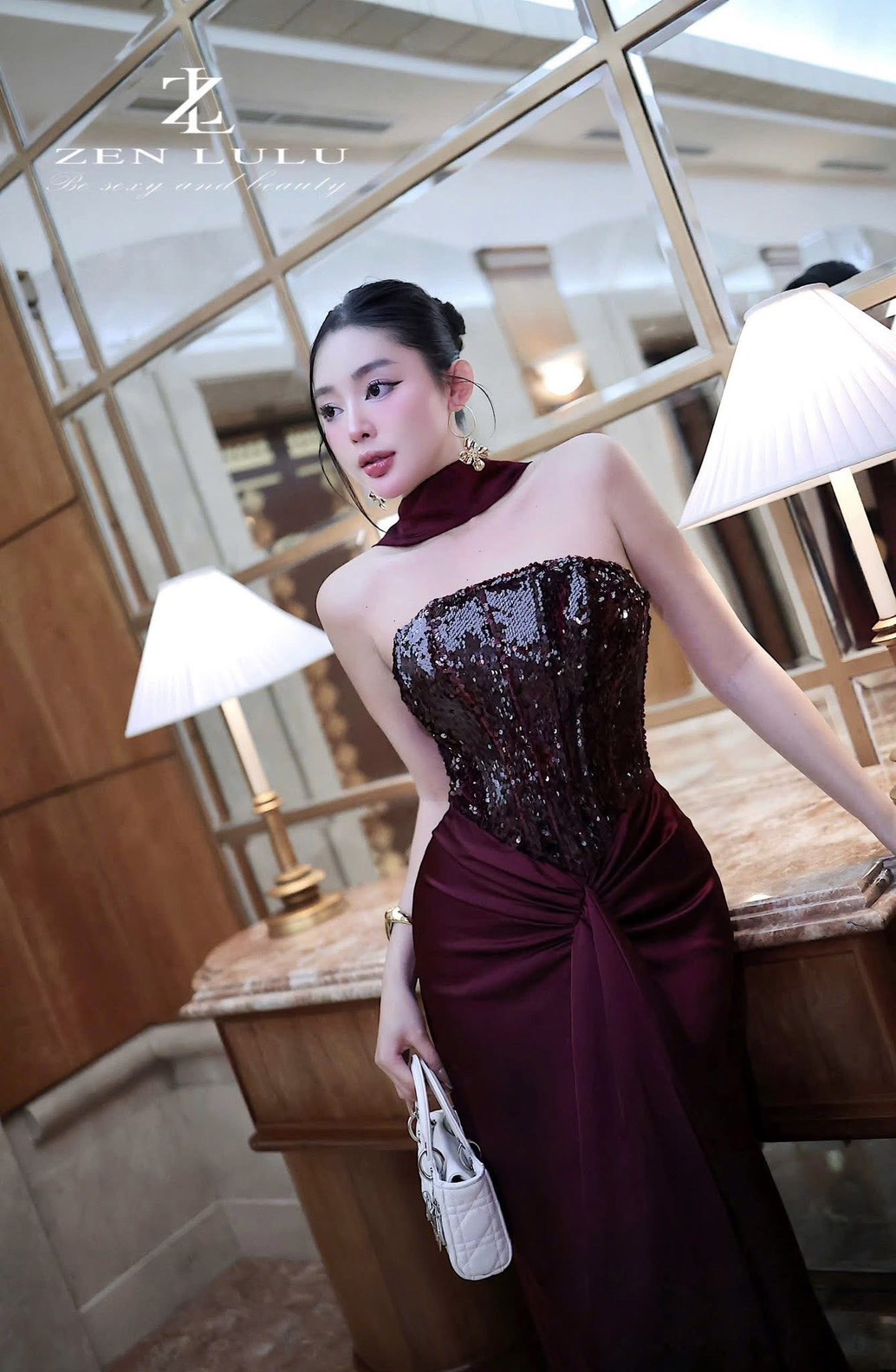 ชุดเดรส ราตรียาว เกาะอก แต่งกลิตเตอร์ สีแดงไวน์ BRAND ZEN LULU 3088 Size M BKK - Image 3
