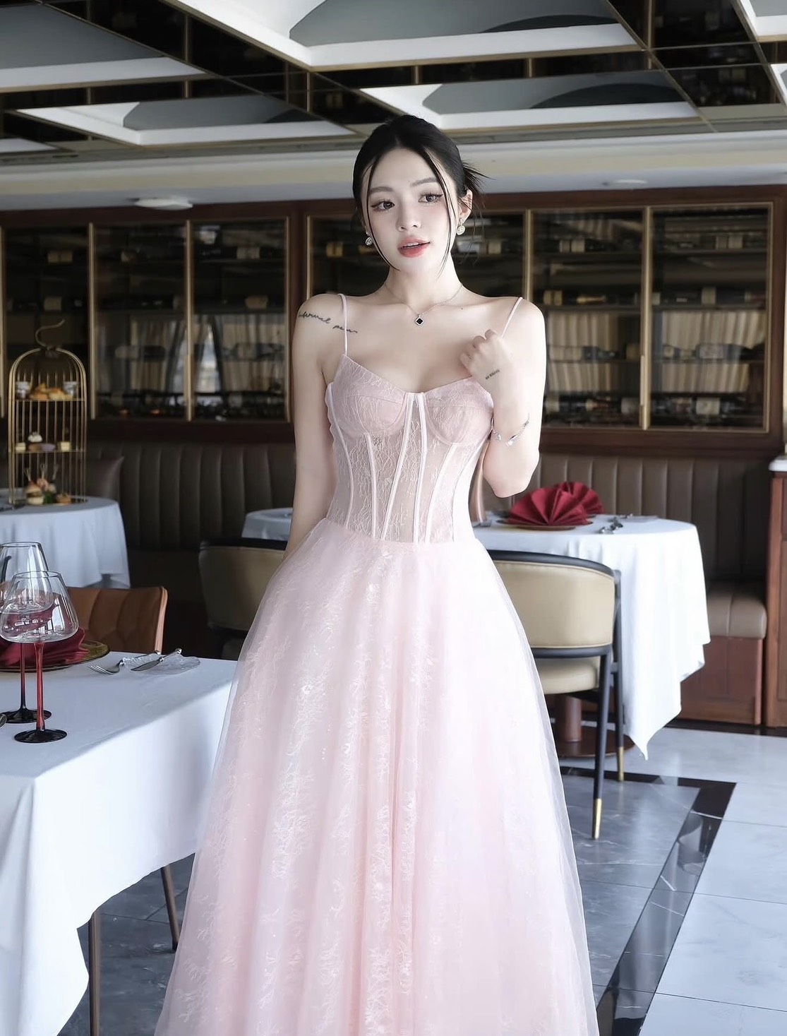ชุดเดรส สายเดี่ยว แต่งลูกไม้ สีขาว สีชมพู BRAND OBIBI 2252 BKK - Image 11