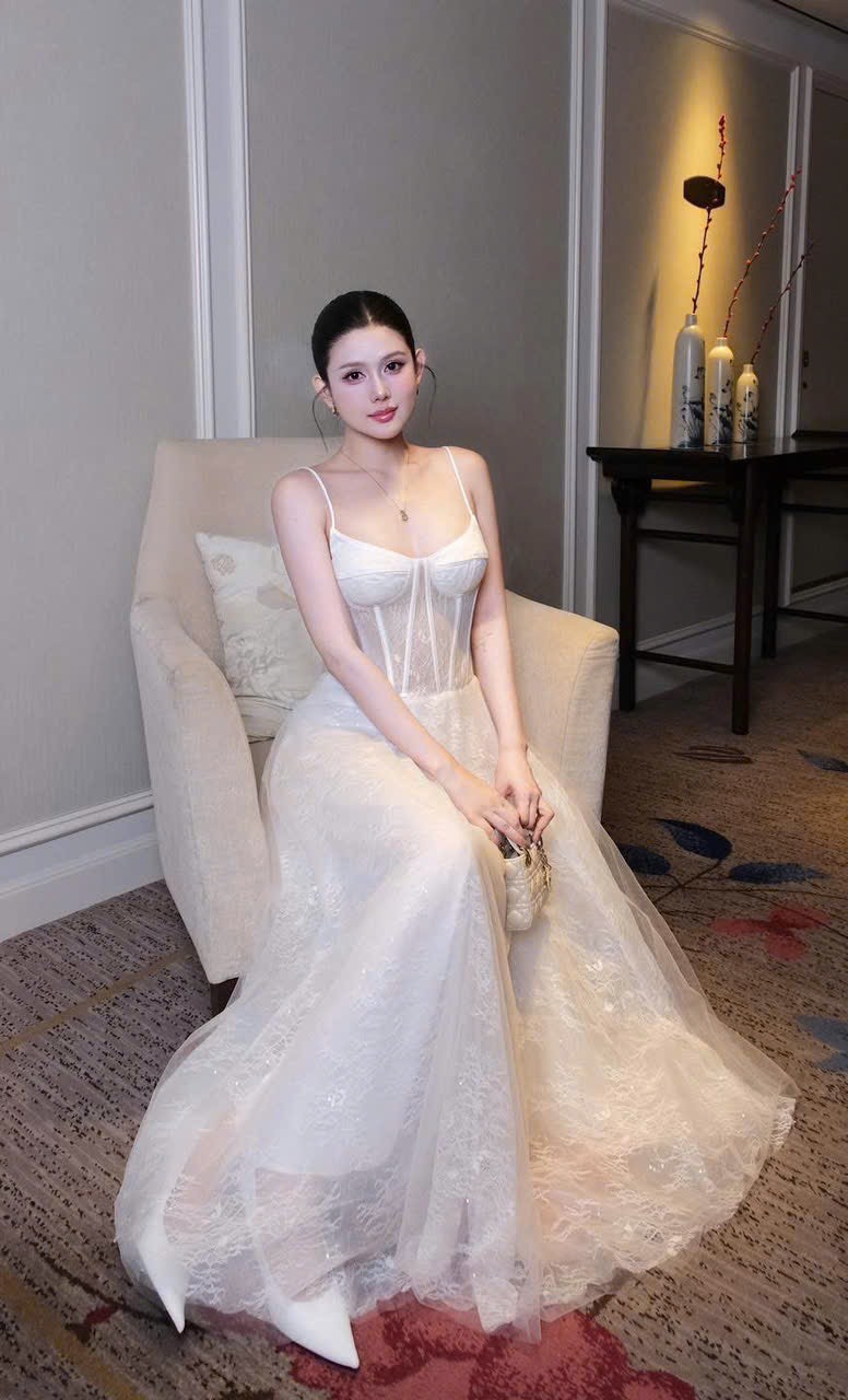 ชุดเดรส สายเดี่ยว แต่งลูกไม้ สีขาว สีชมพู BRAND OBIBI 2252 BKK - Image 2