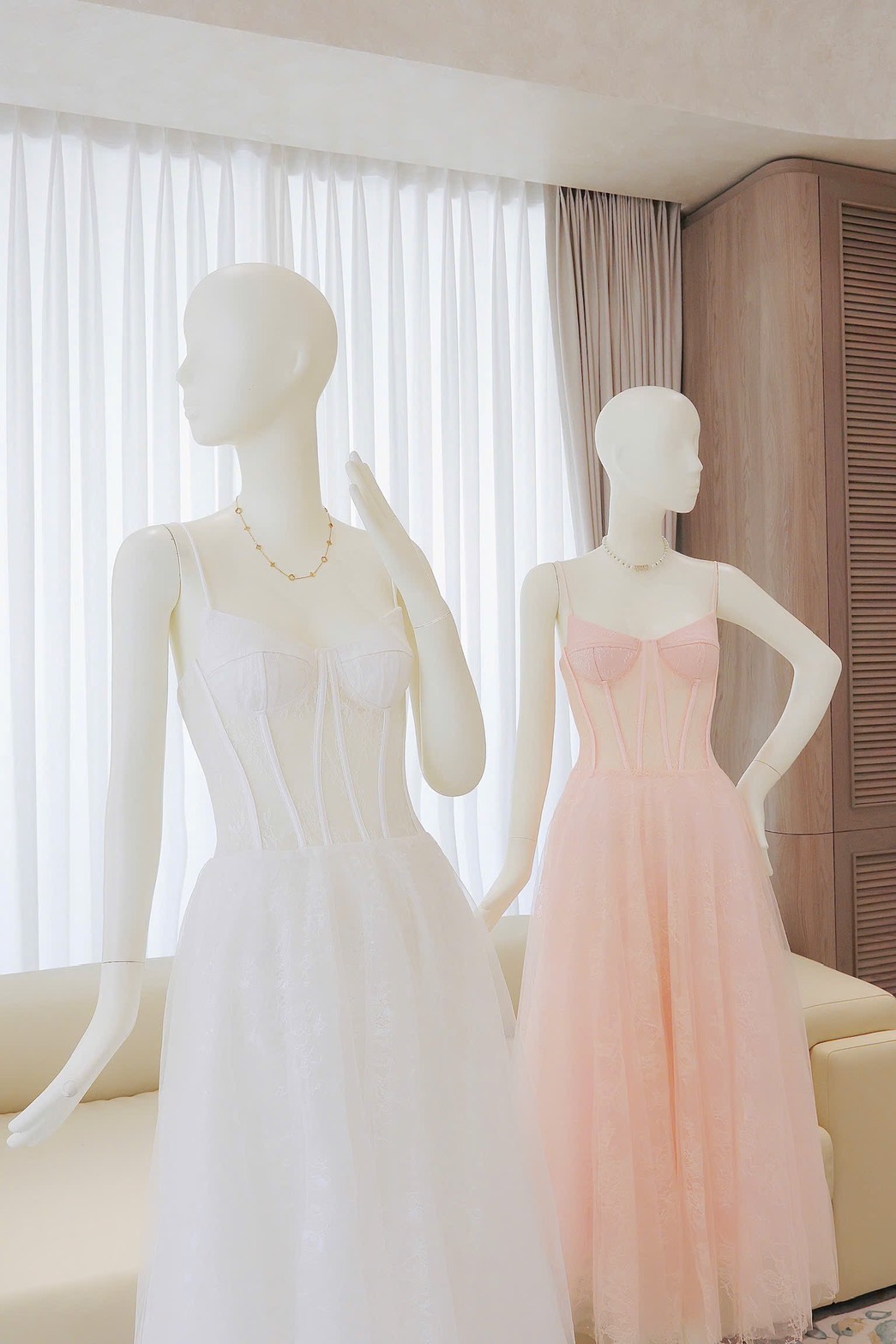 ชุดเดรส สายเดี่ยว แต่งลูกไม้ สีขาว สีชมพู BRAND OBIBI 2252 BKK - Image 14