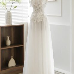 ชุดเดรส สายเดี่ยว แต่งลายลูกไม้ สีขาว BRAND OBIBI 2255 BKK