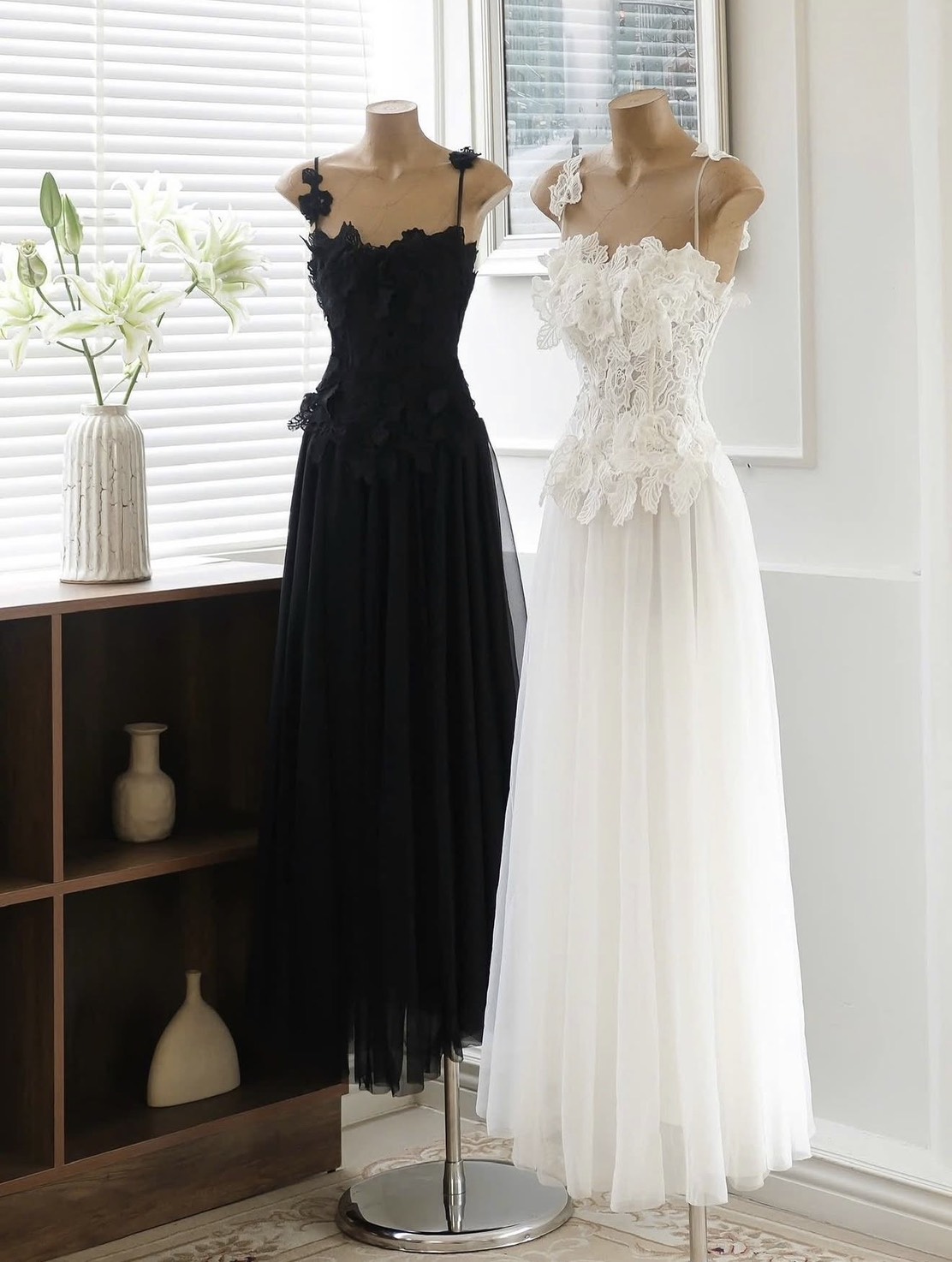 ชุดเดรส สายเดี่ยว แต่งลายลูกไม้ สีขาว BRAND OBIBI 2255 BKK - Image 3