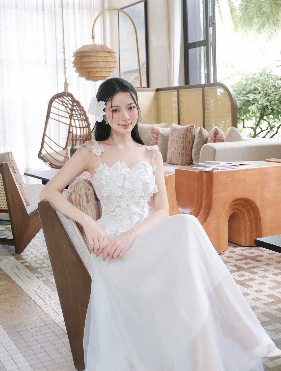ชุดเดรส สายเดี่ยว แต่งลายลูกไม้ สีขาว BRAND OBIBI 2255 BKK